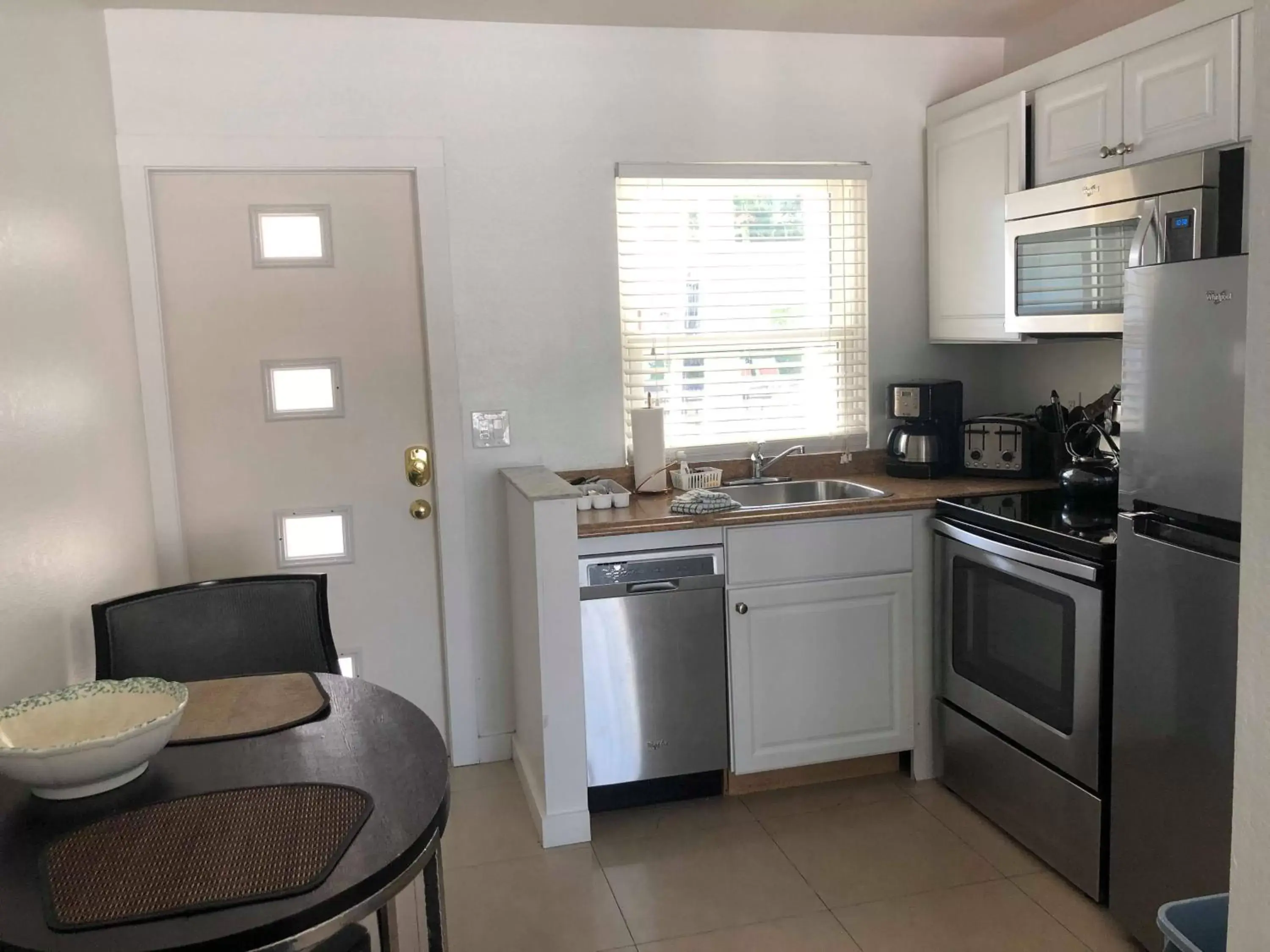 Kitchen/Kitchenette in Captiva Beach Resort (open private beach access)