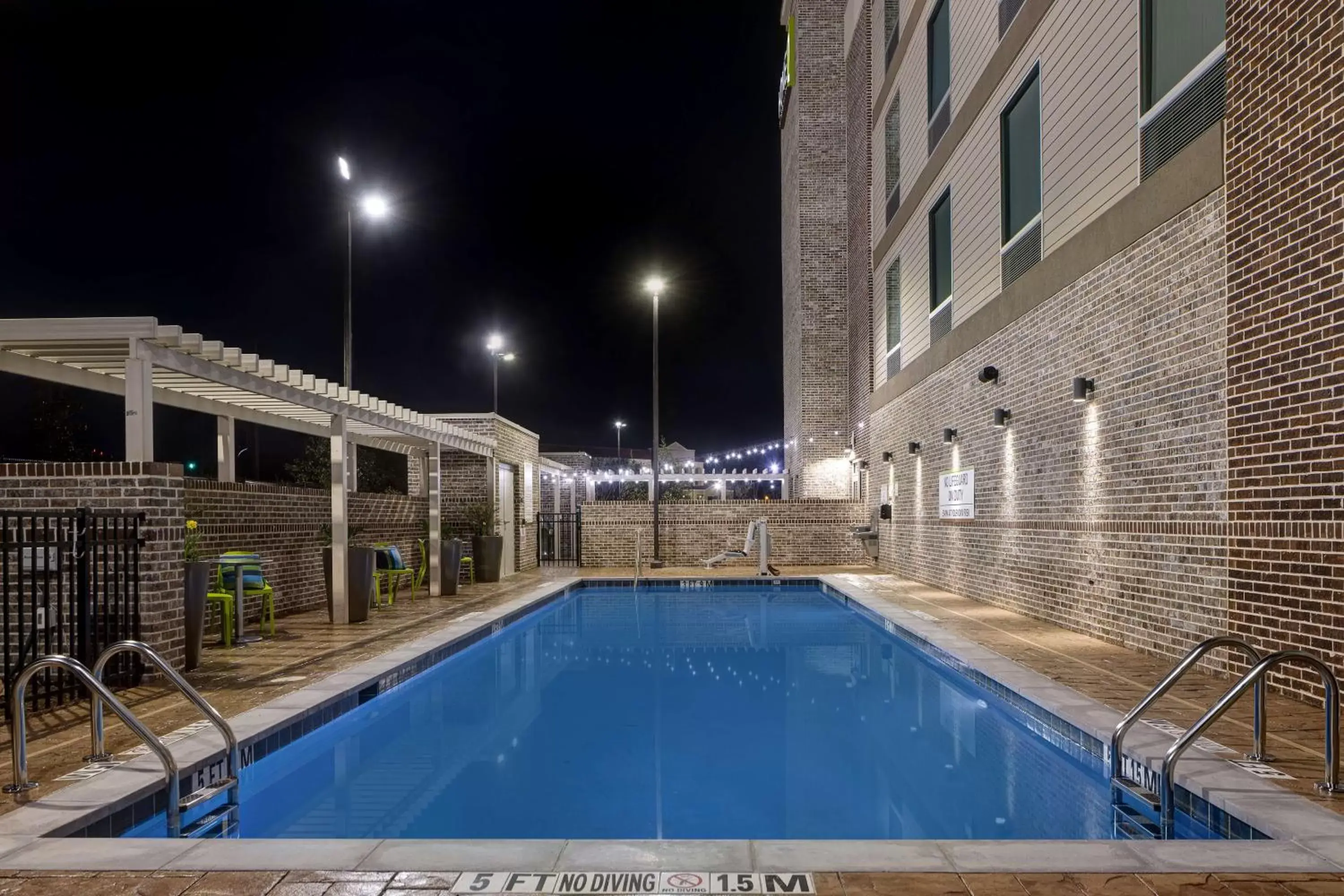 Property building, Swimming Pool in Home2 Suites By Hilton Blythewood, Sc