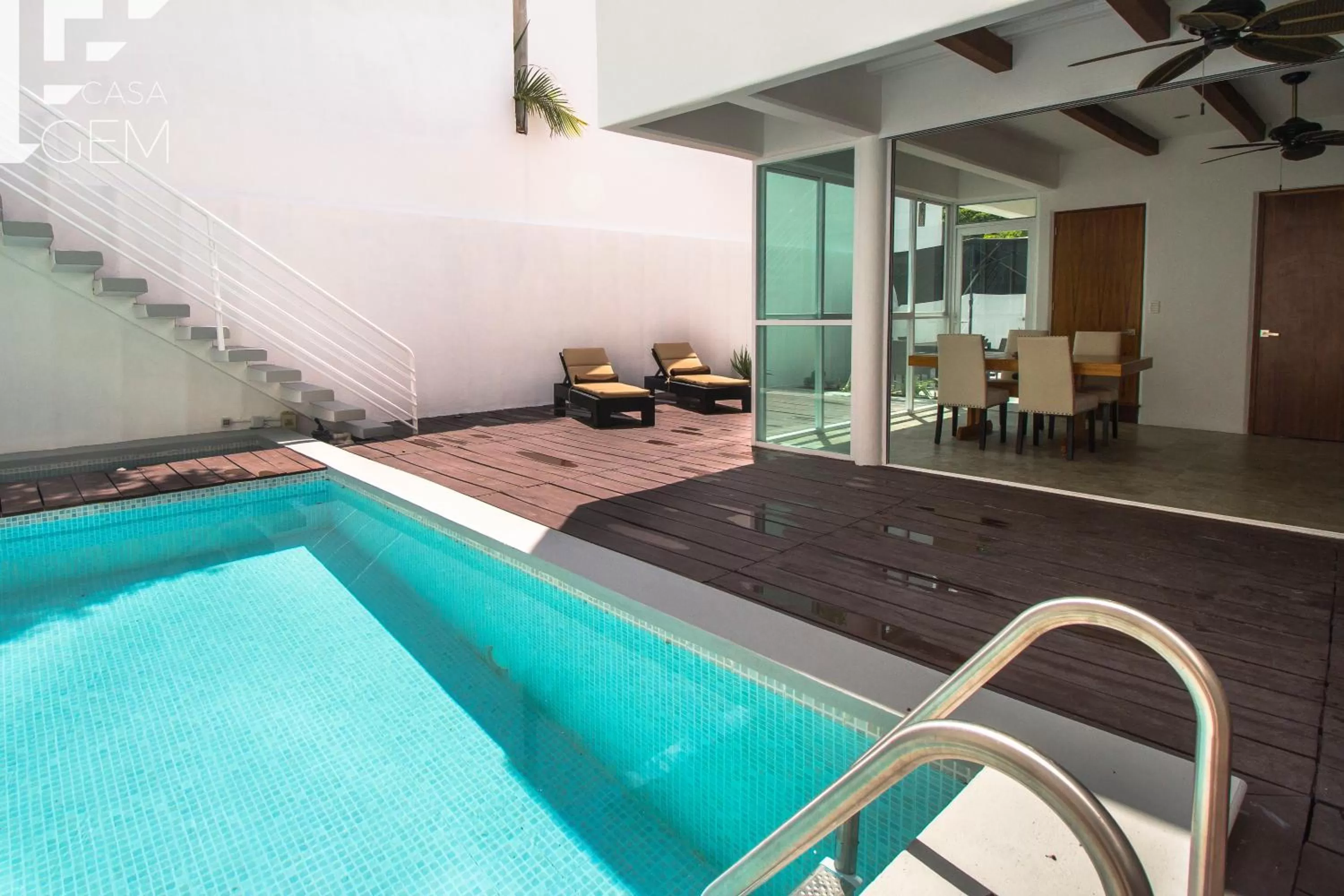 Swimming pool in Casa Gem B&B