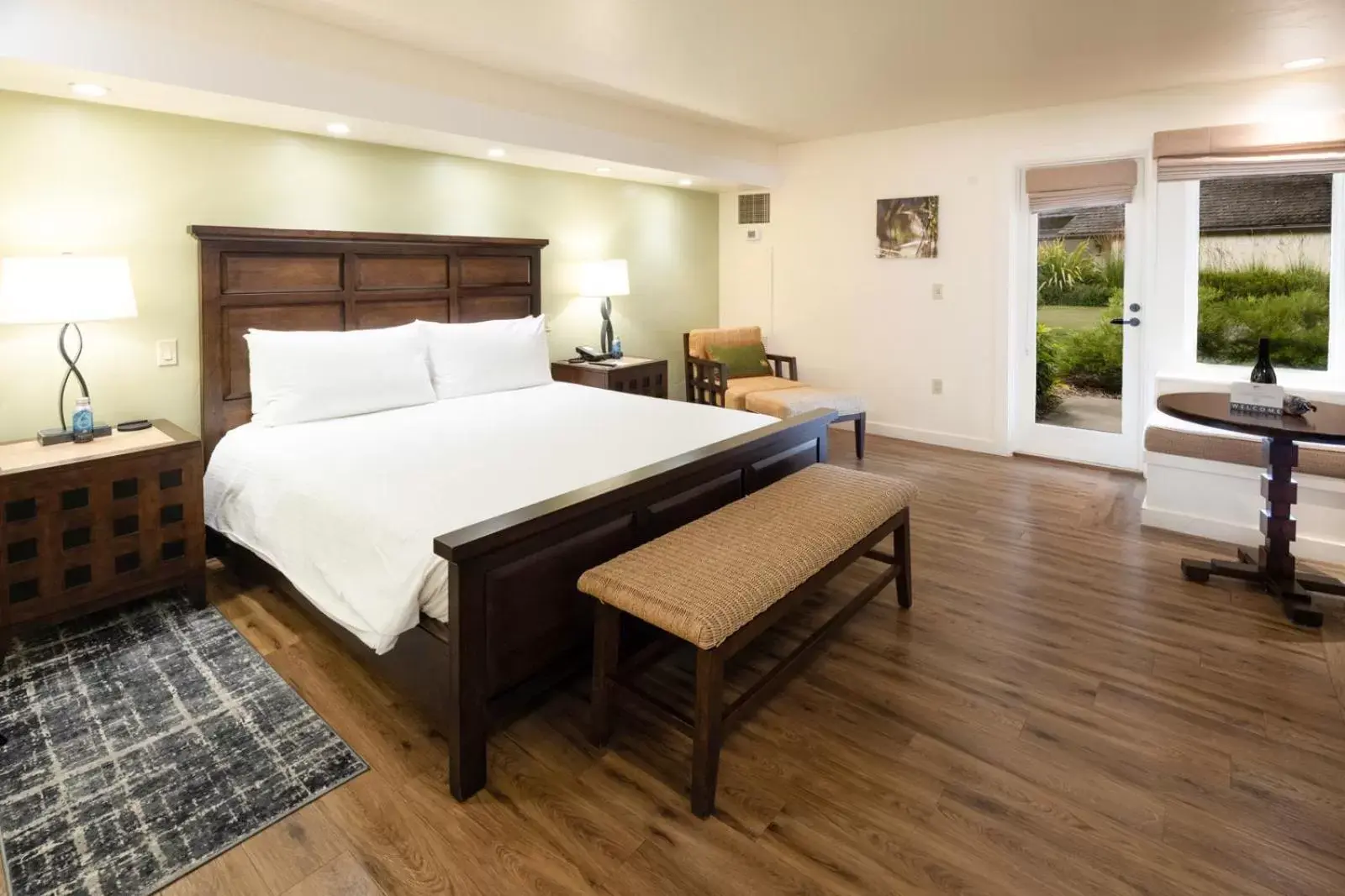 Bed in Quail Lodge & Golf Club