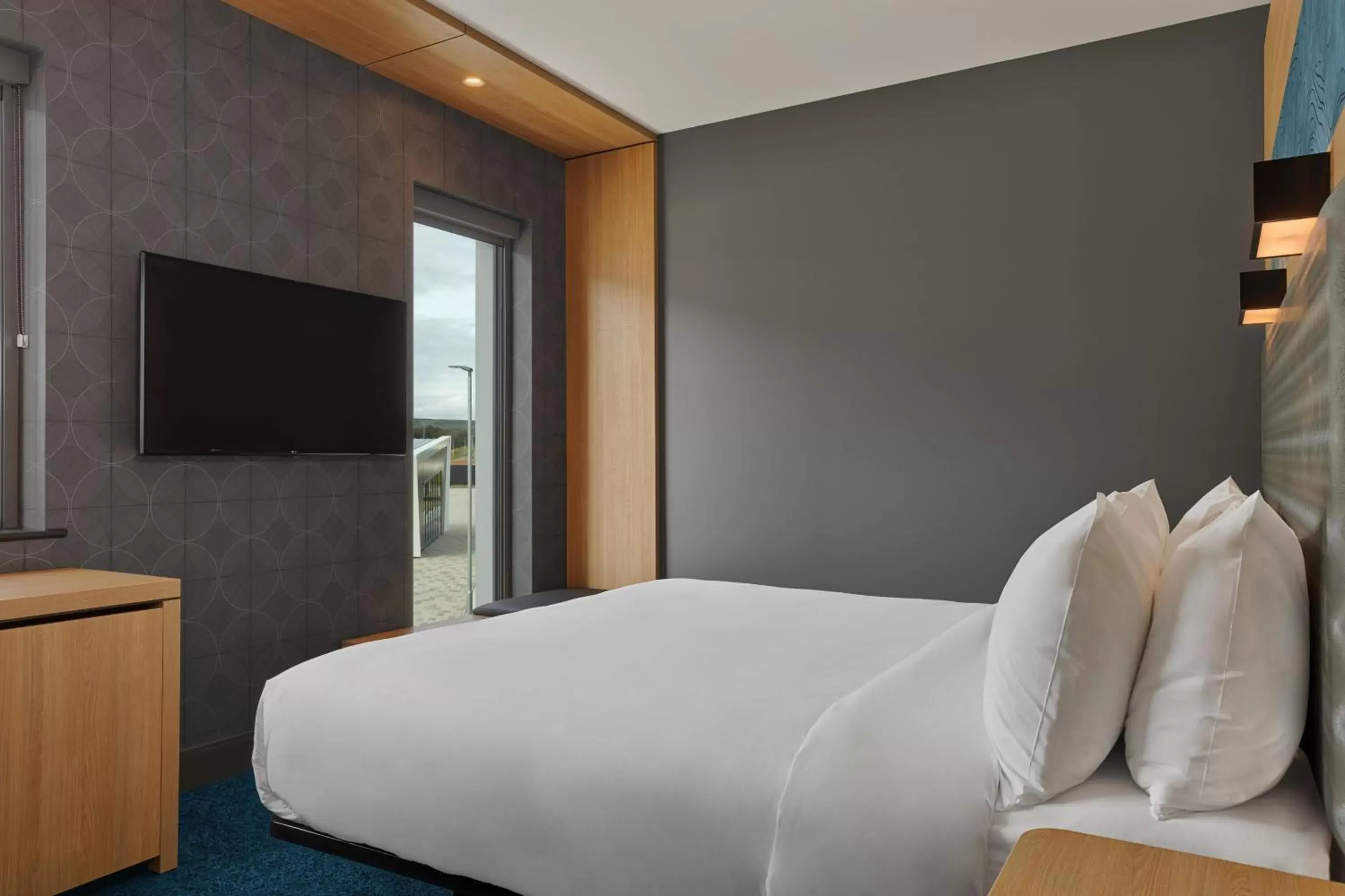 Photo of the whole room, Bed in Aloft Aberdeen TECA