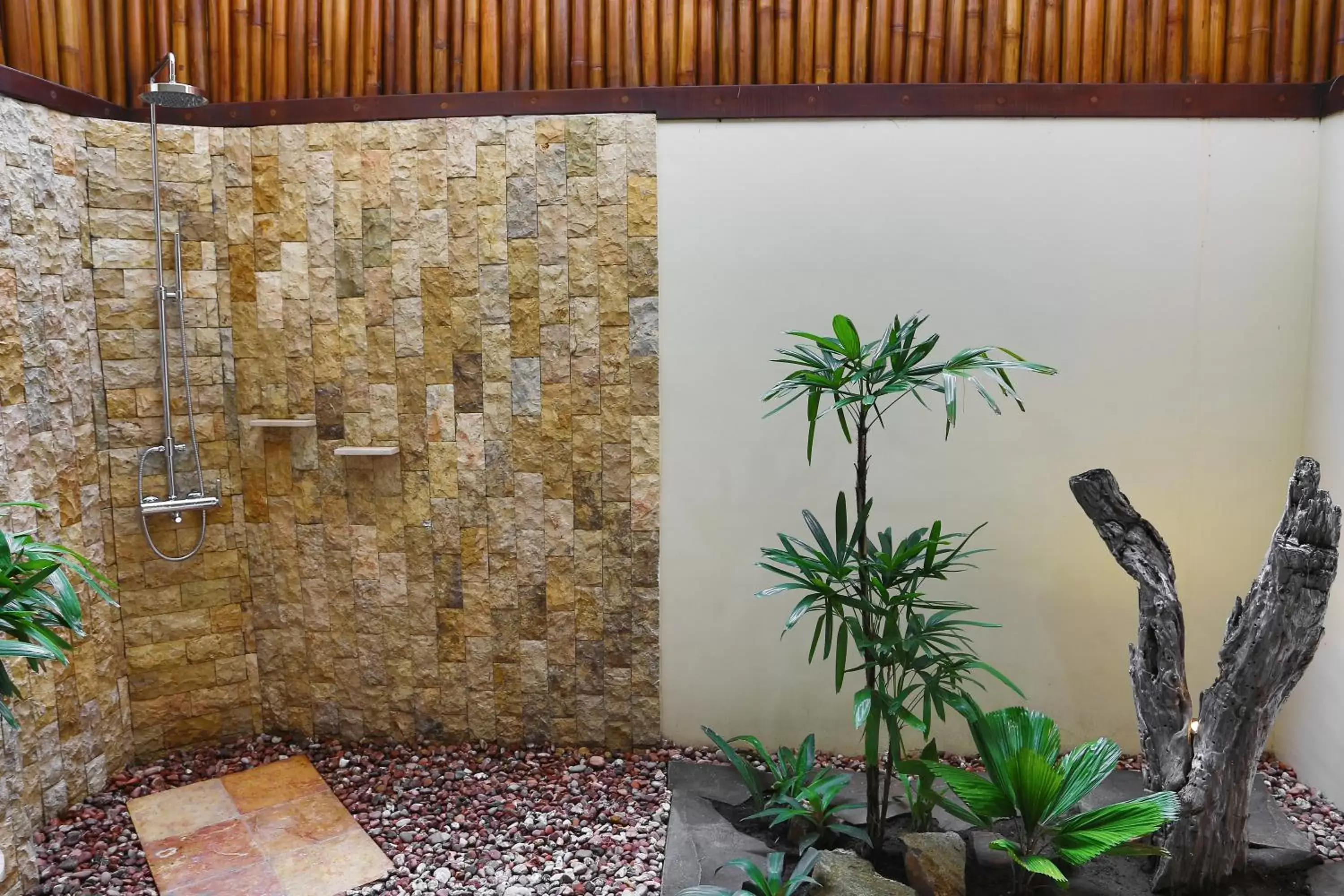 Shower in Mala Garden Resort and Spa
