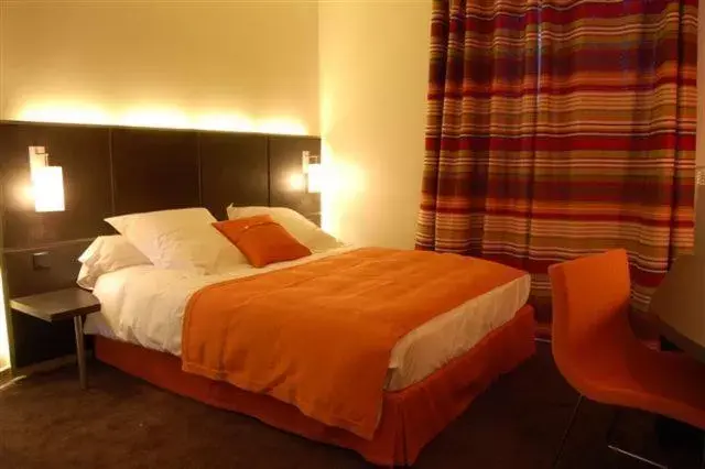 Bed in The Originals Boutique, Hôtel Marytel, Montbrison (Inter-Hotel)