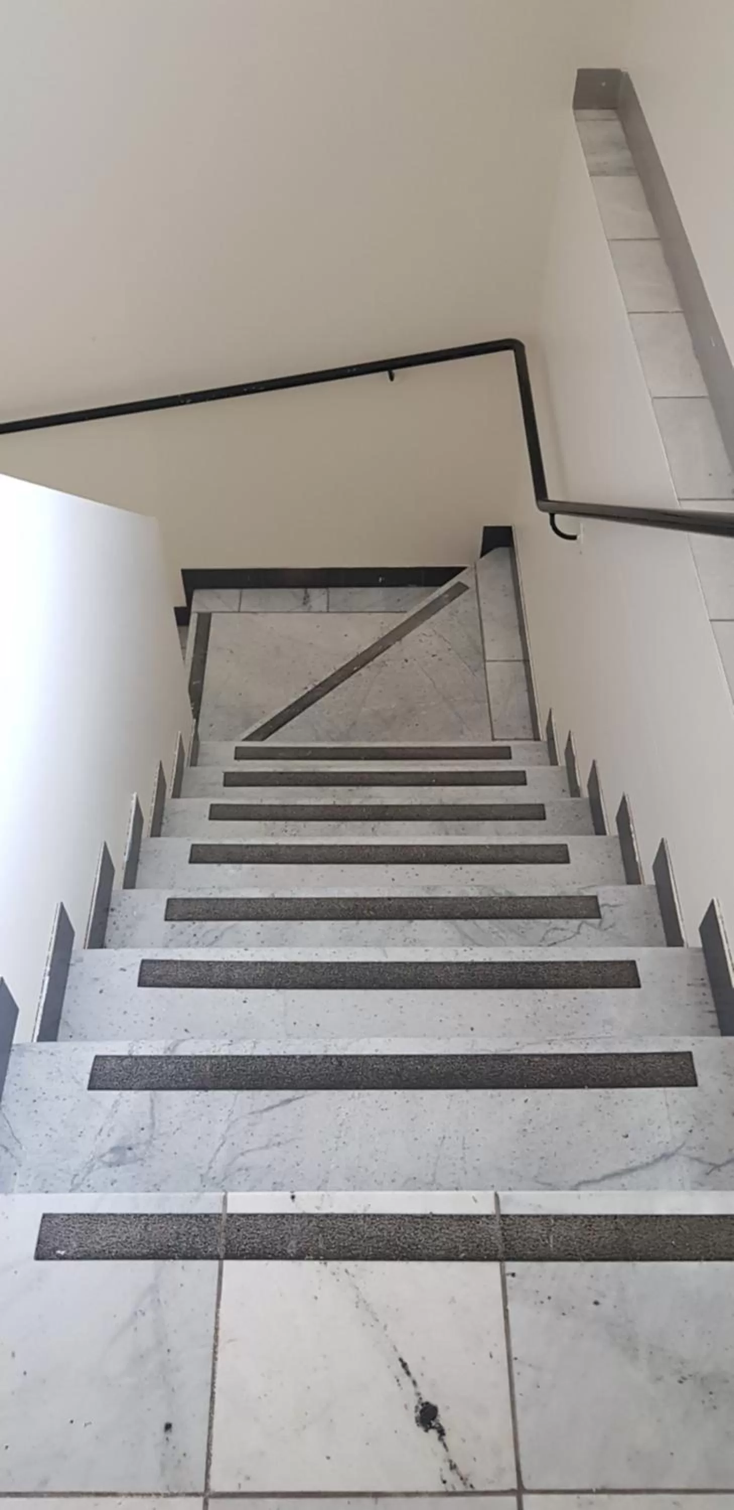 Facade/entrance in Harringtons102