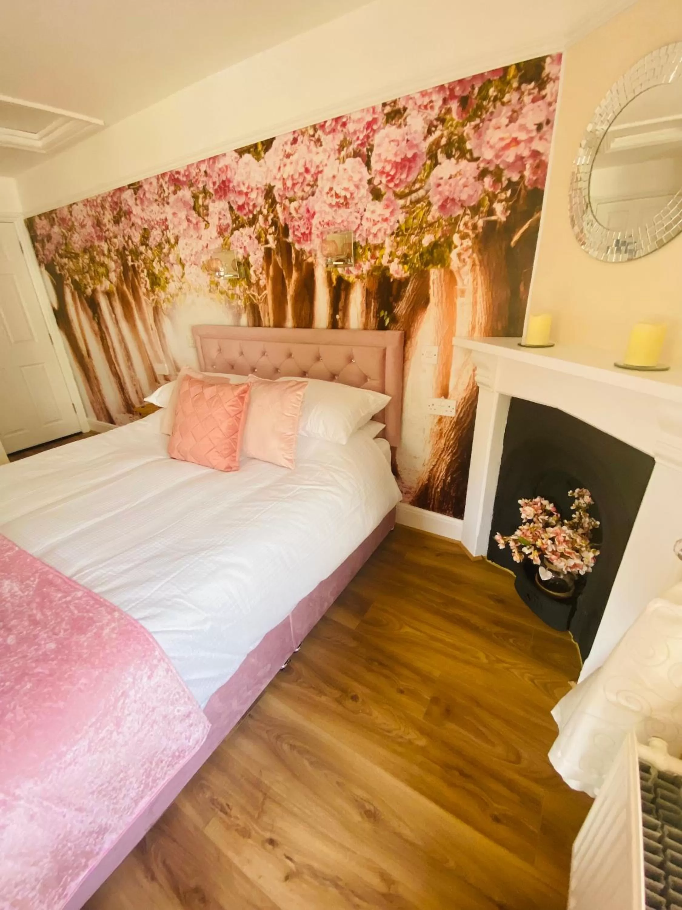 Bedroom, Bed in All Seasons Bed & Breakfast - Adults Only