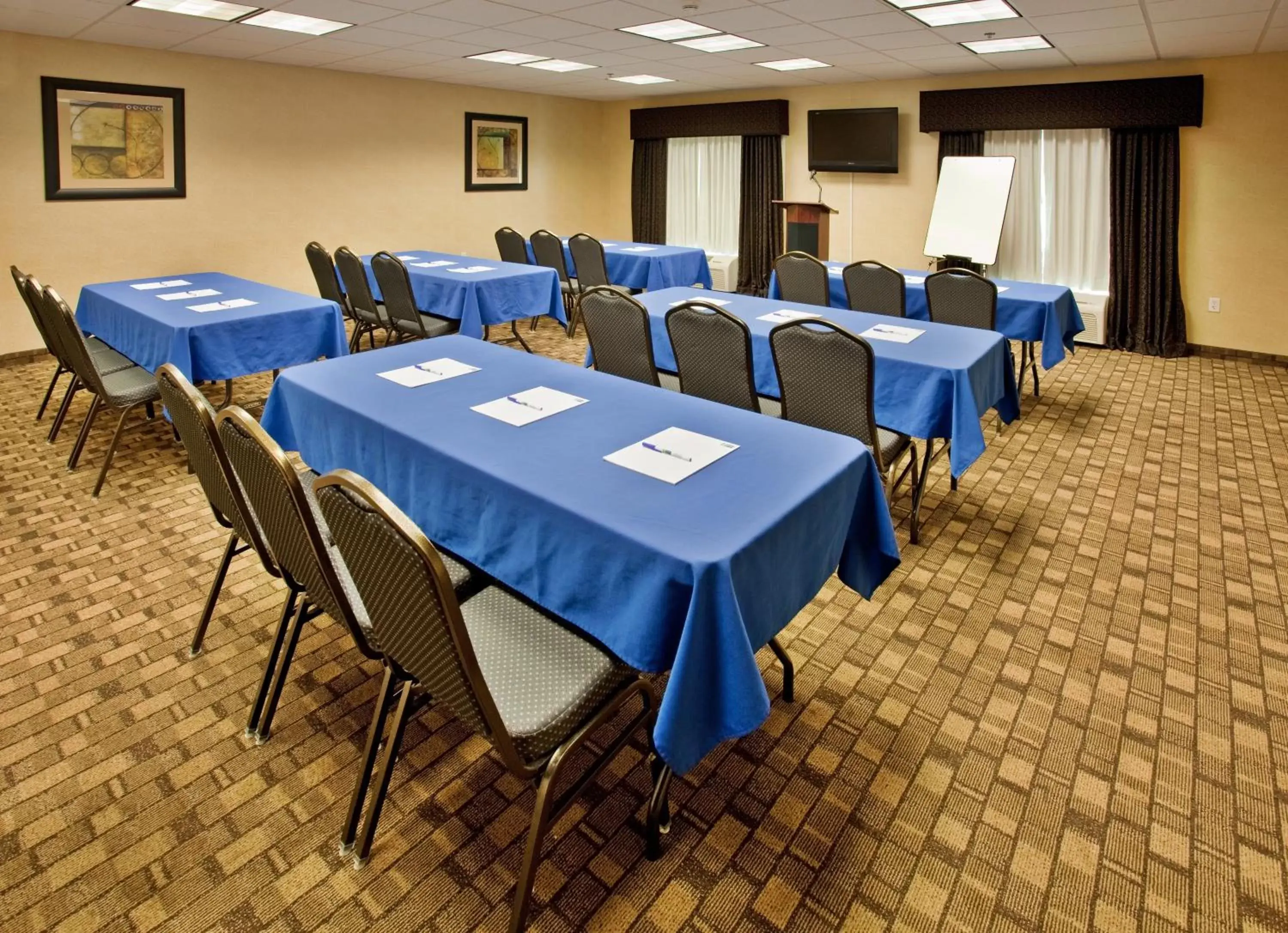 Meeting/conference room in Holiday Inn Express Hotel & Suites Wichita Airport, an IHG Hotel