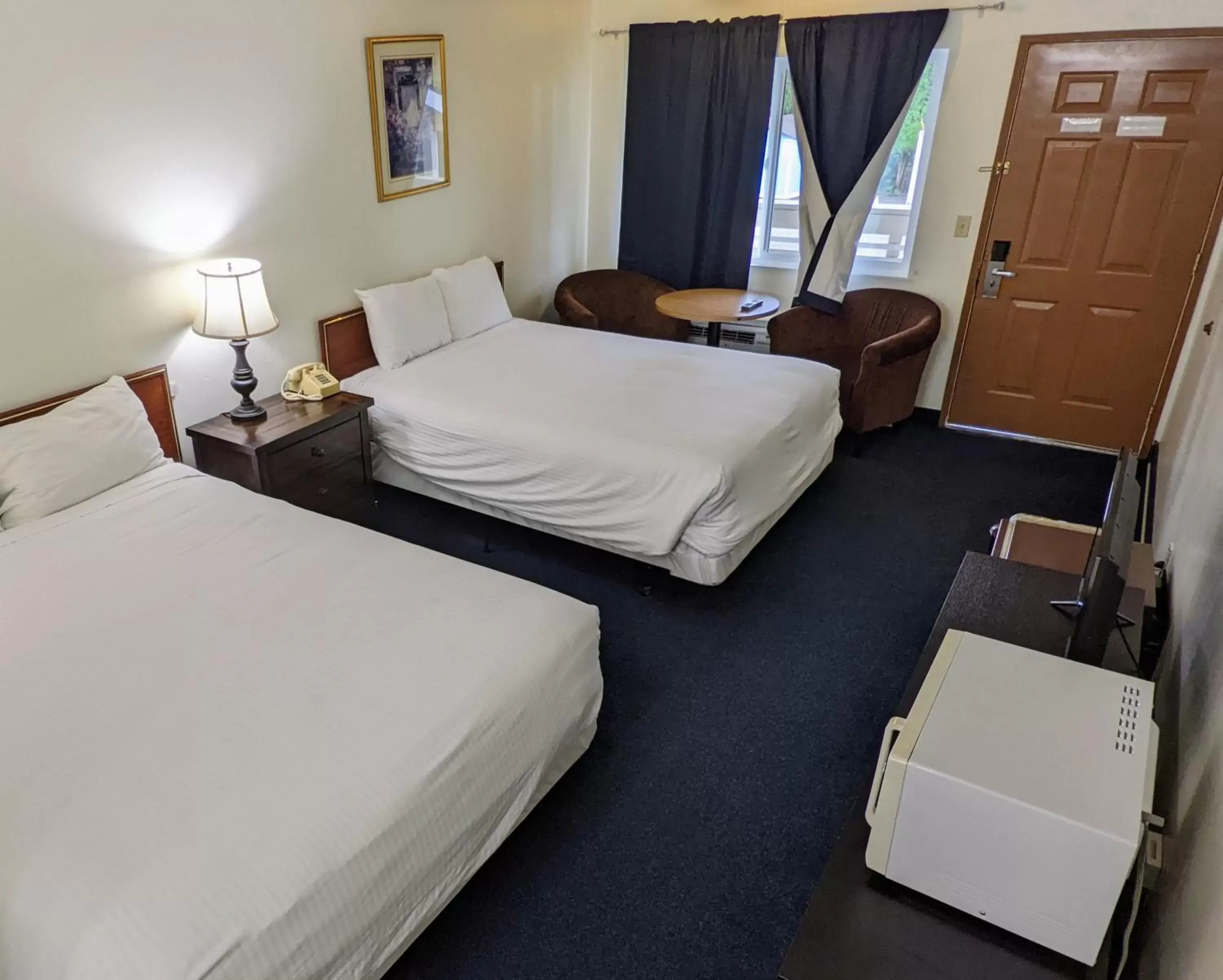 Queen Room with Two Queen Beds in Fairground Inn