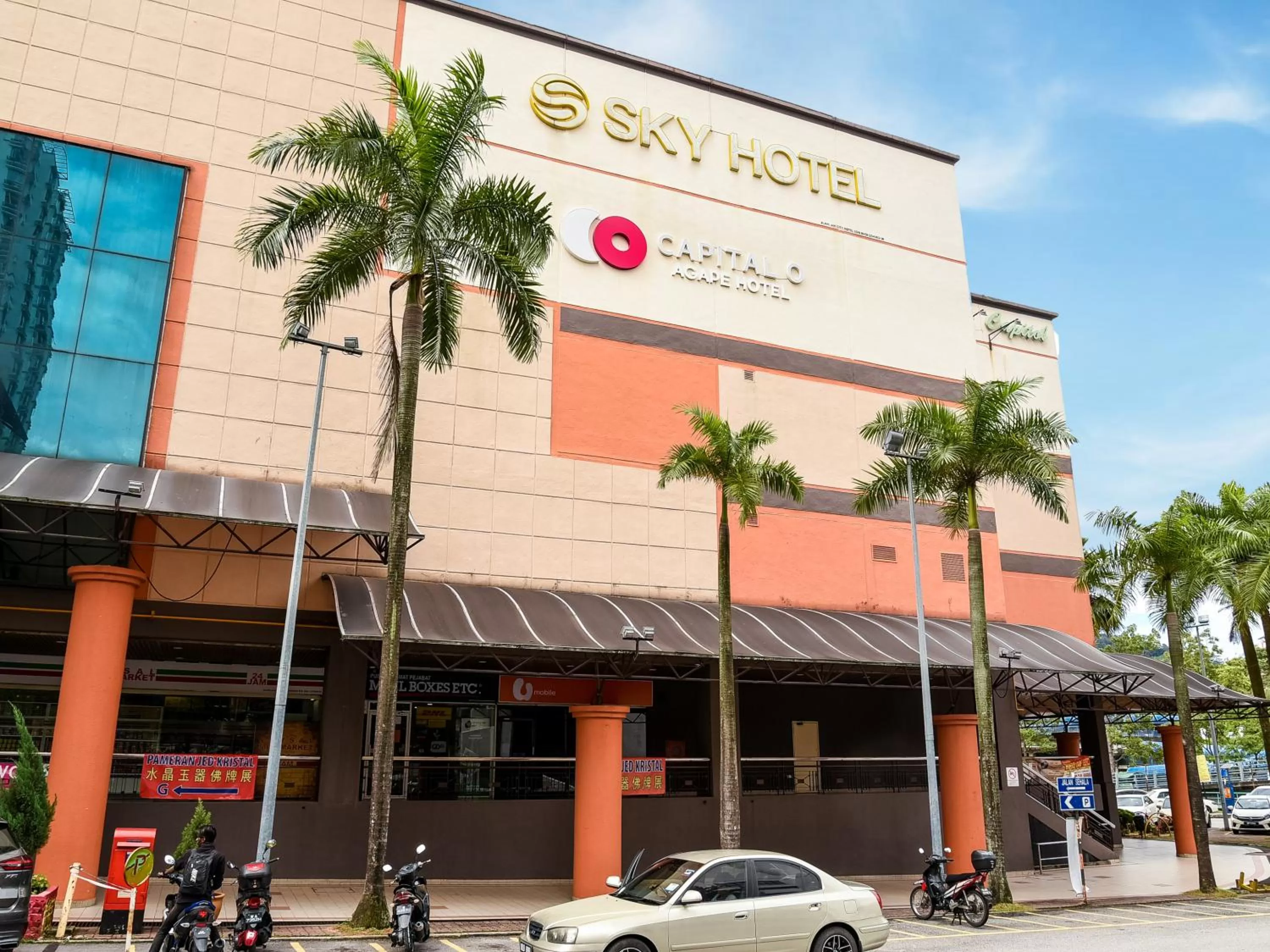 Facade/entrance, Property Building in Super OYO Capital O 1225 Agape Hotel Selayang