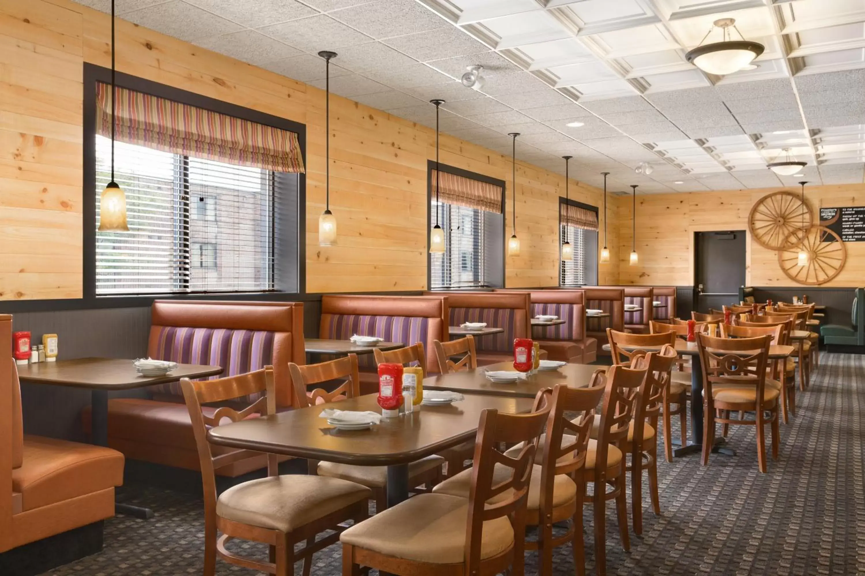 Restaurant/Places to Eat in Days Inn by Wyndham Fallsview