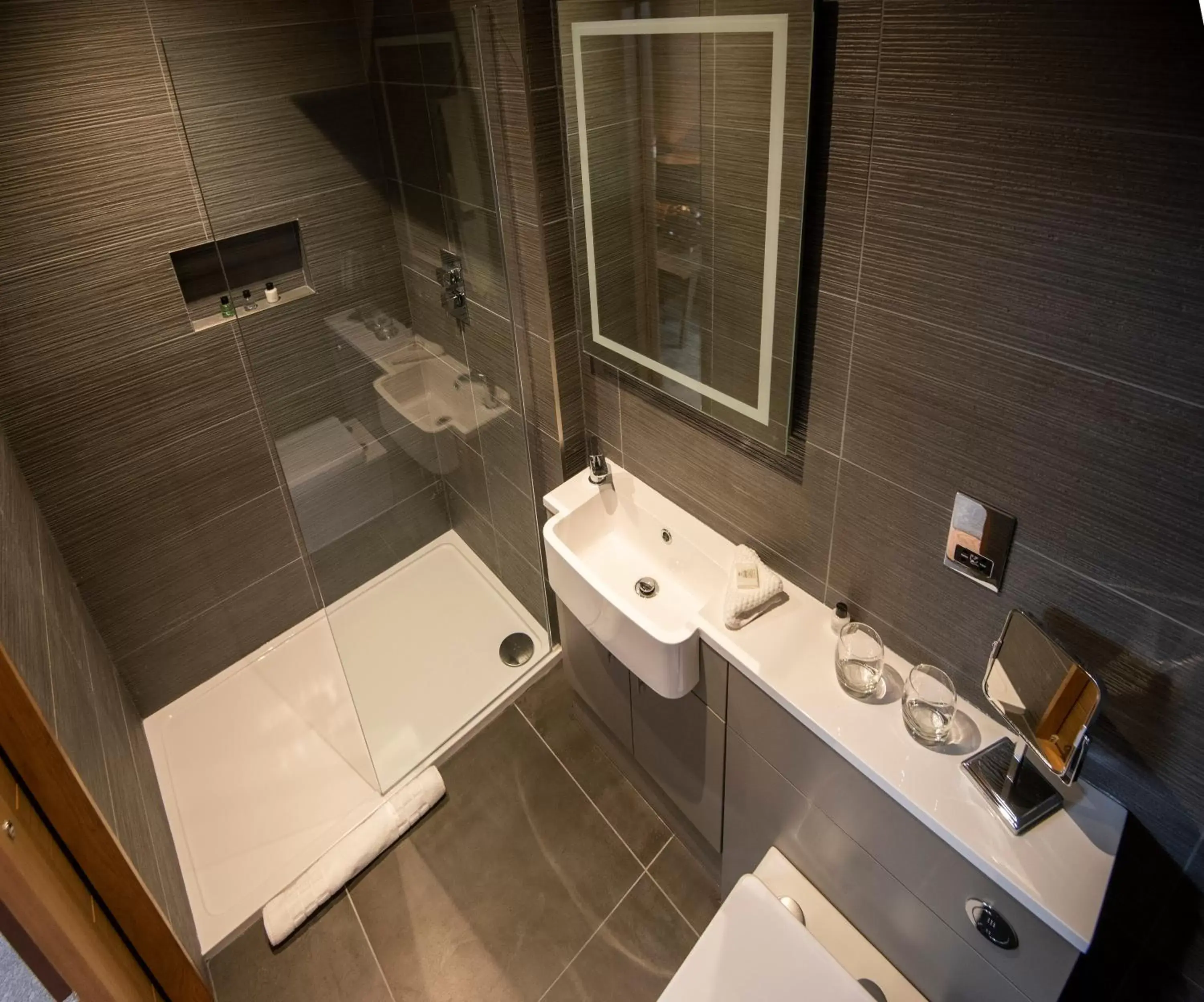Bathroom in Heathmount Hotel