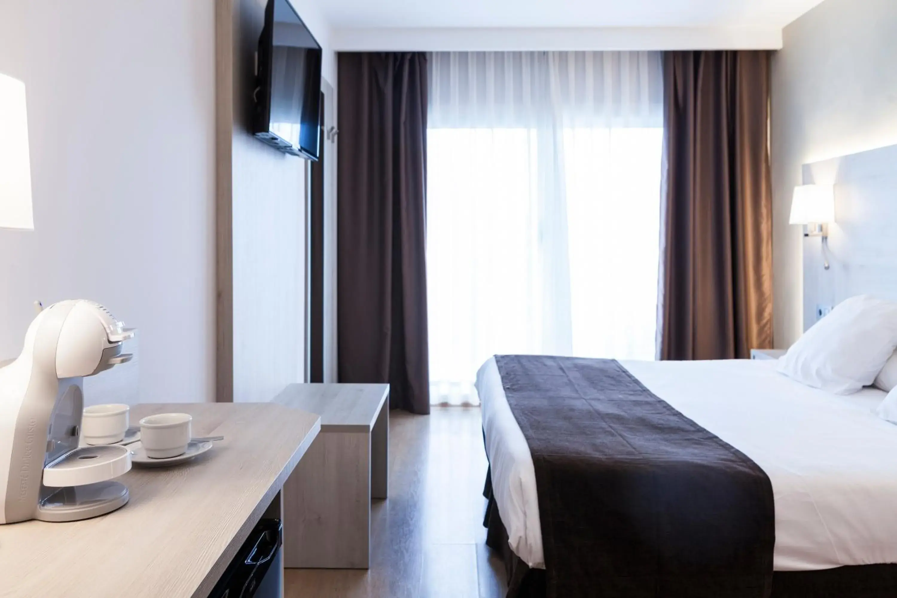 Bedroom, Bed in Hotel Helios Lloret
