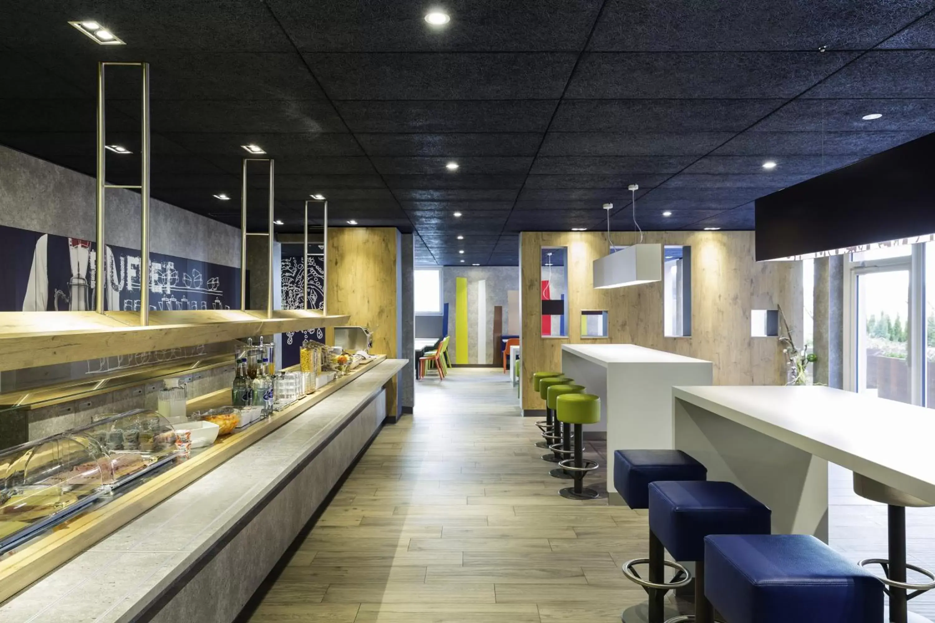 Breakfast, Restaurant/Places to Eat in ibis budget Zurich Airport