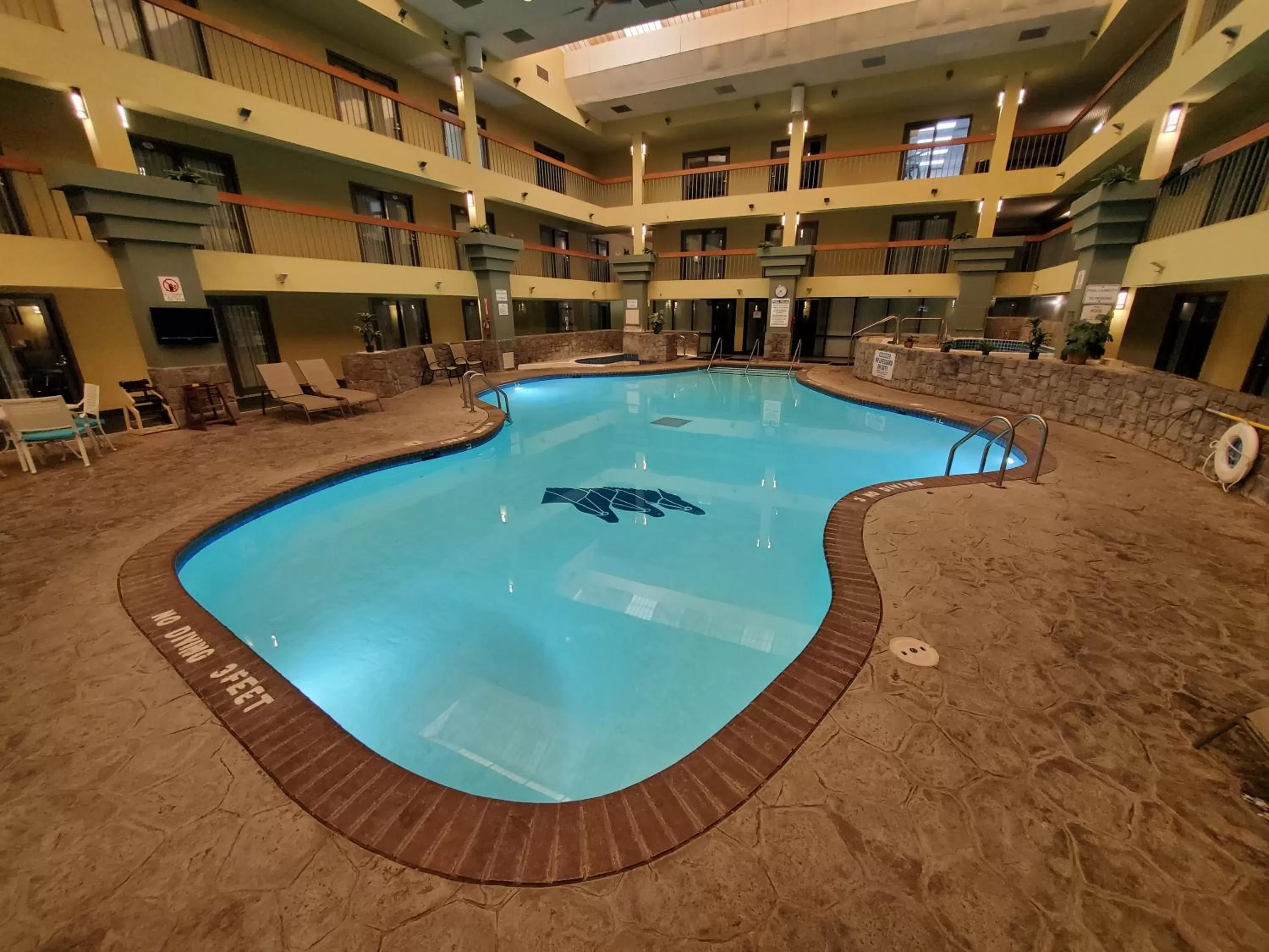 Swimming pool in Baymont by Wyndham Shakopee