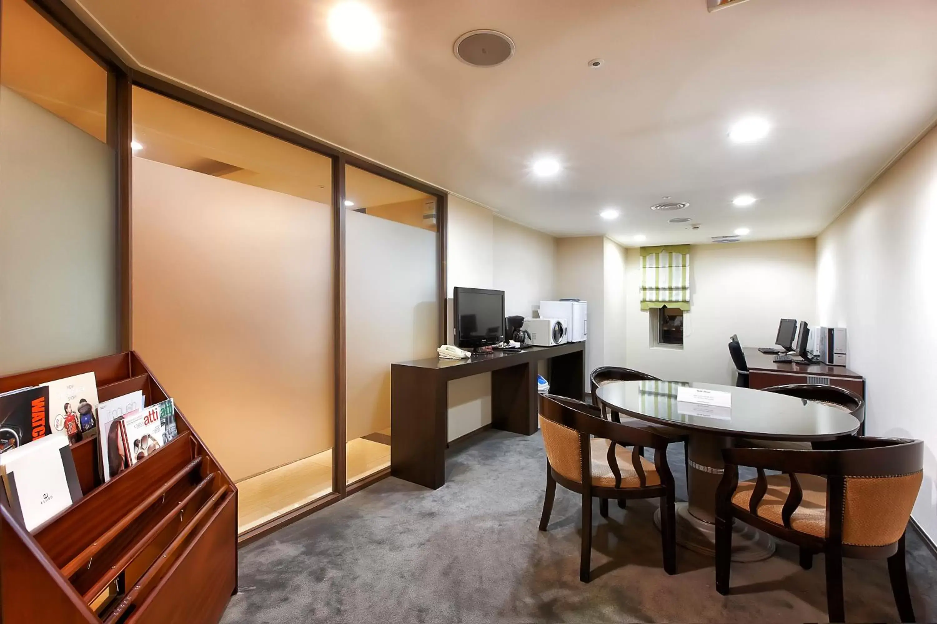 Communal lounge/ TV room, TV/Entertainment Center in Best Western Premier Incheon Airport Hotel