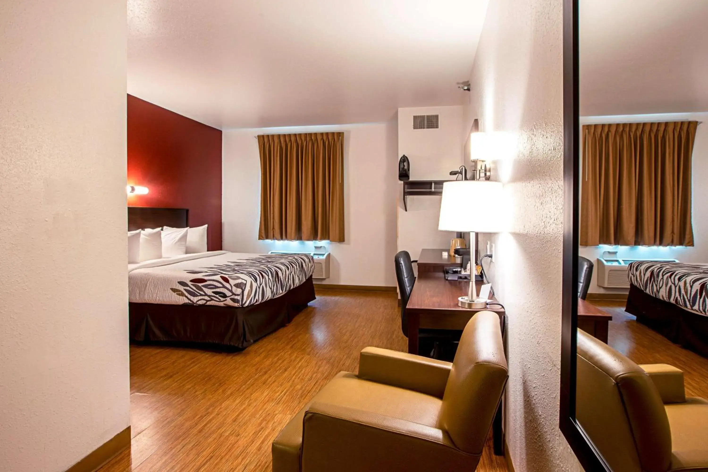 Photo of the whole room, Bed in Seasons Inn Traverse City Photo of the whole room, Bed in Seasons Inn Traverse City