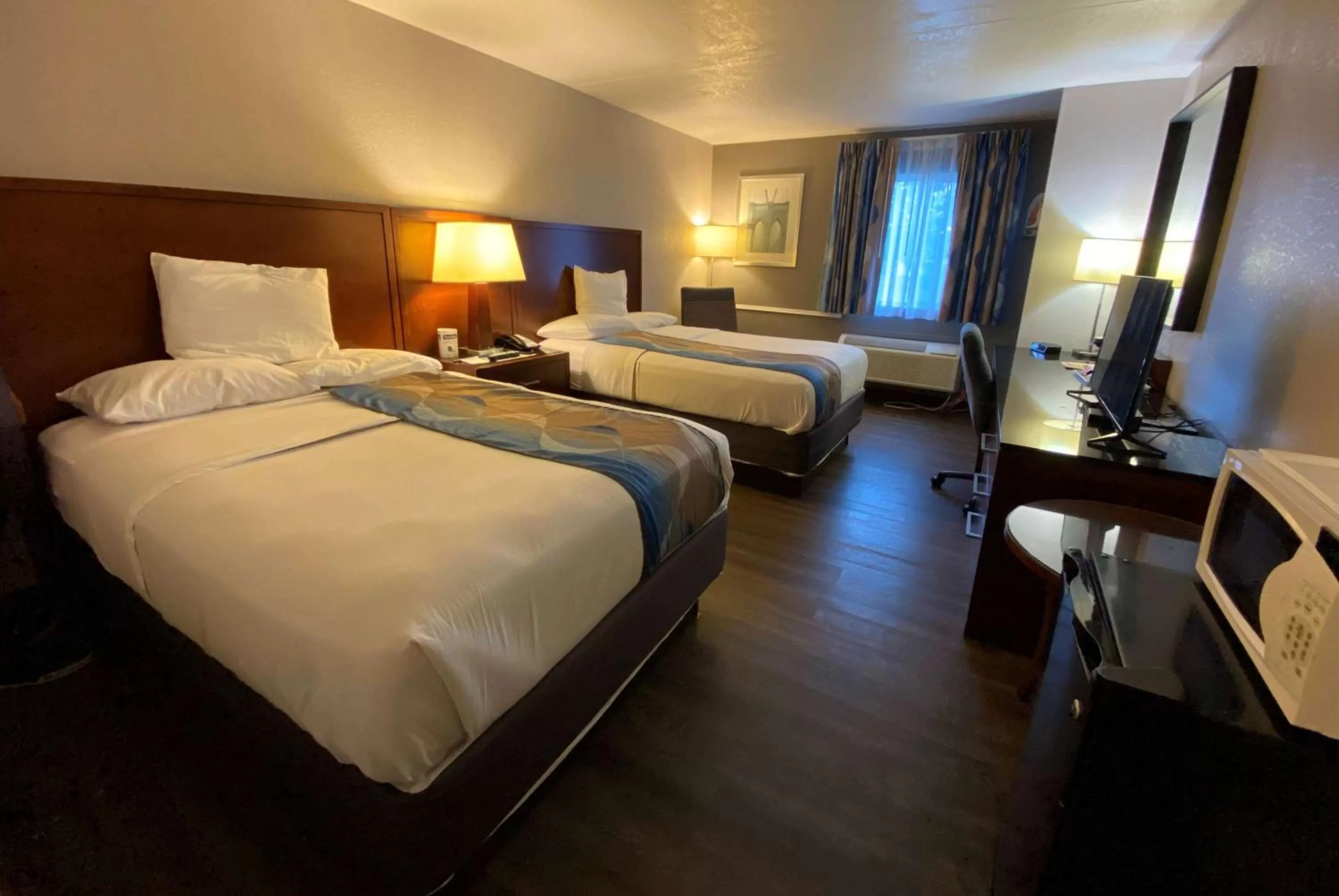 Photo of the whole room, Bed in Travelodge Inn & Suites by Wyndham Albany