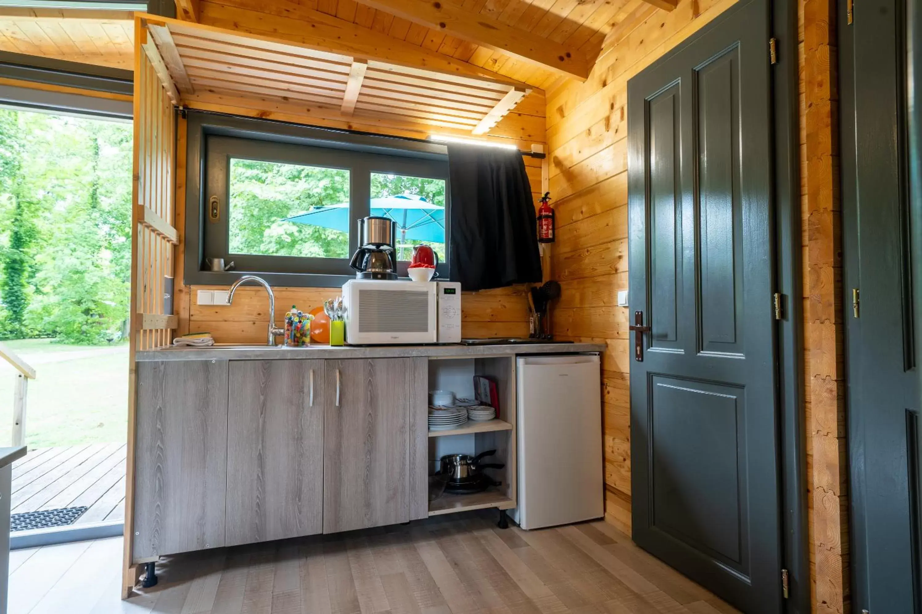 Kitchen or kitchenette, Kitchen/Kitchenette in Le Village de la Champagne - Slowmoov