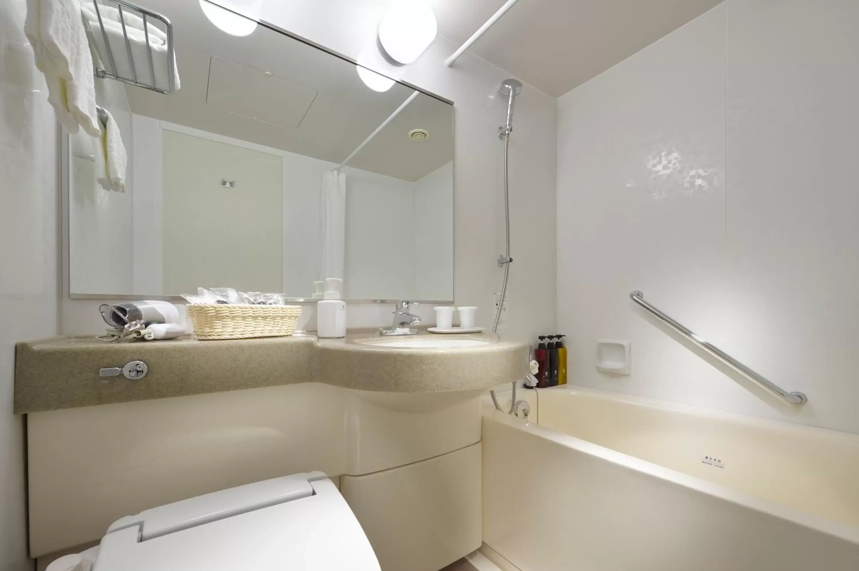 Bathroom in Hotel Sunroute Plaza Shinjuku