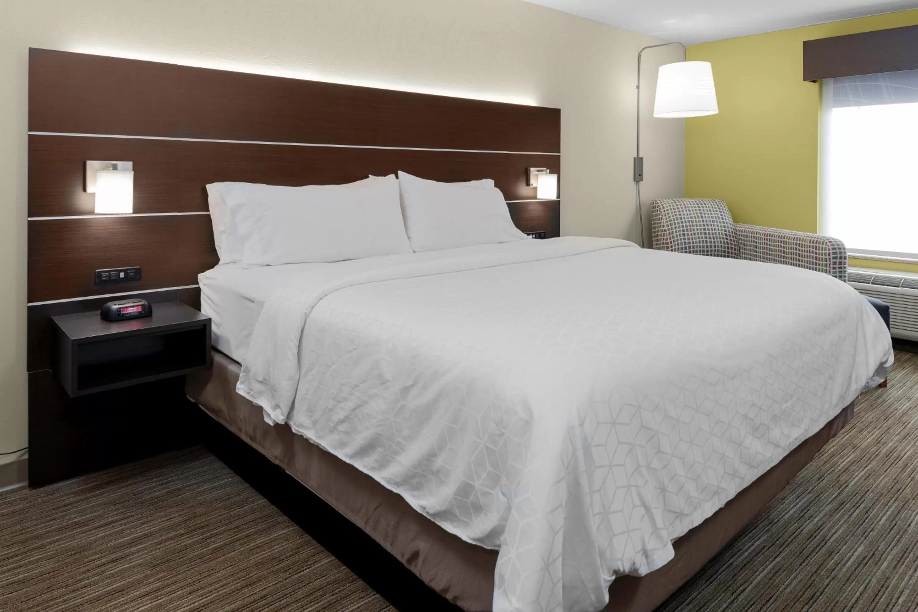 Photo of the whole room, Bed in Holiday Inn Express Hotel & Suites Cordele North by IHG