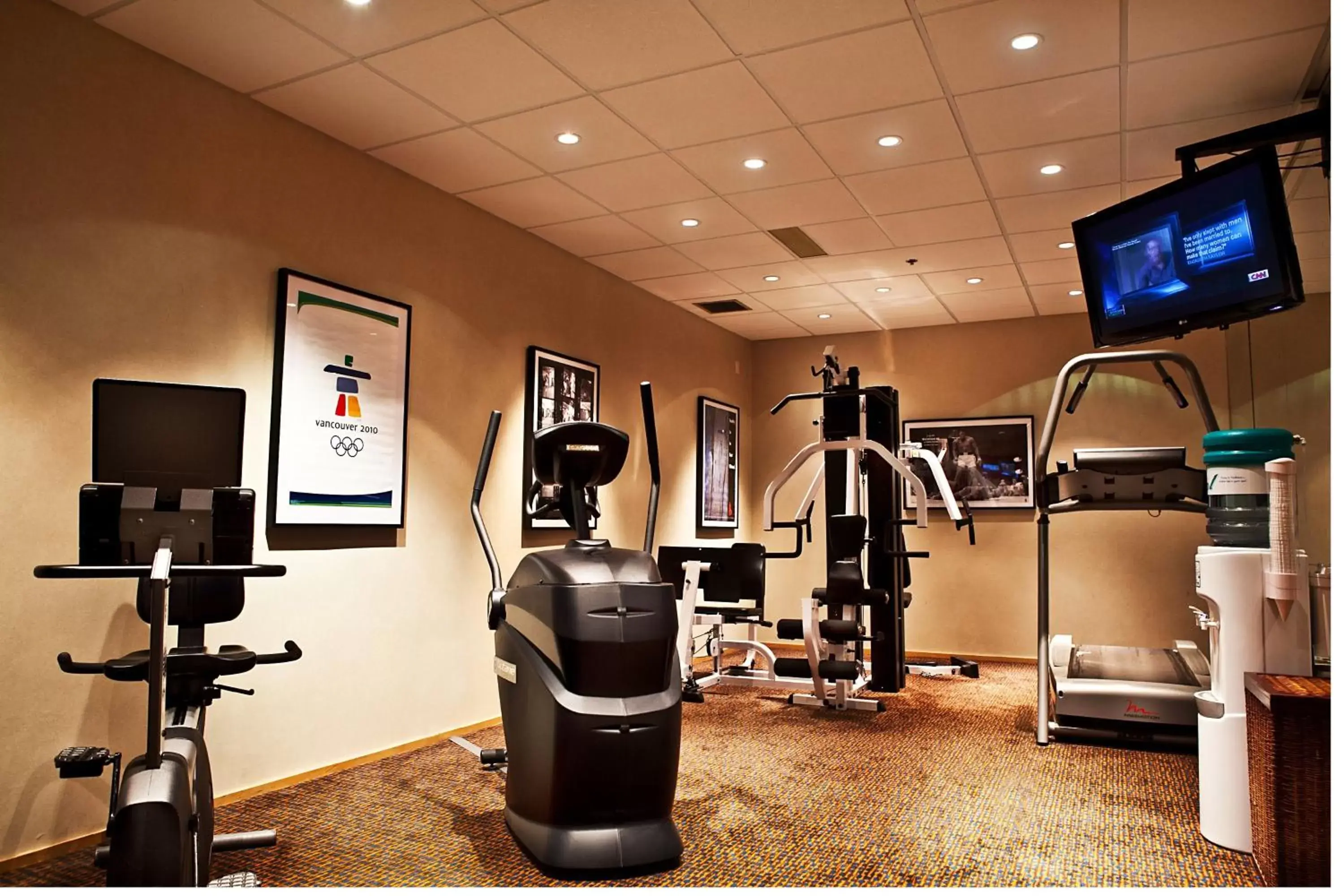 Spa and wellness centre/facilities, Fitness Center/Facilities in Holiday Inn Express & Suites Langley, an IHG Hotel