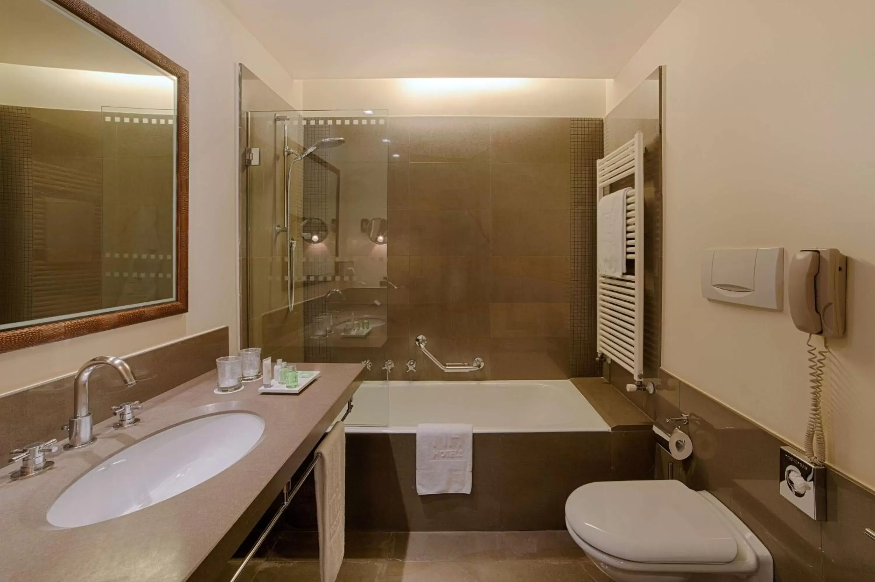 Shower, Bathroom in NH Bergamo