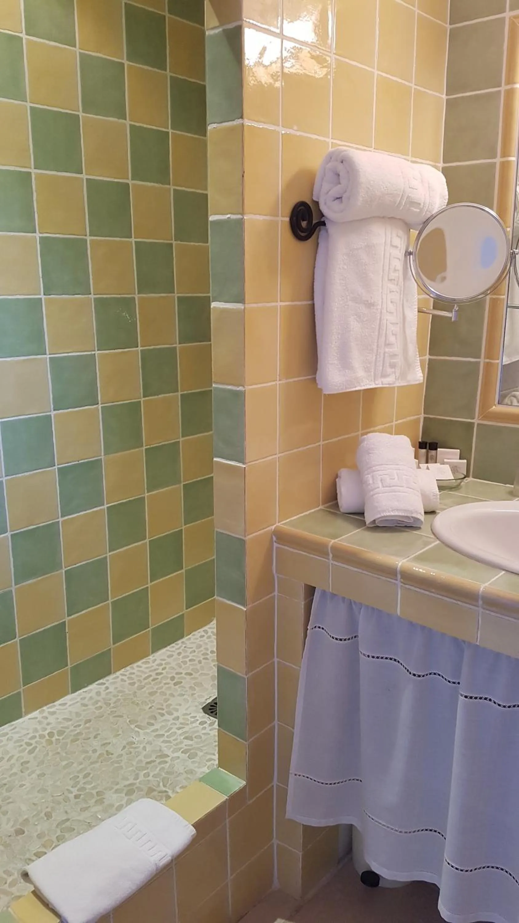 Bathroom in Hôtel l'Orangeraie