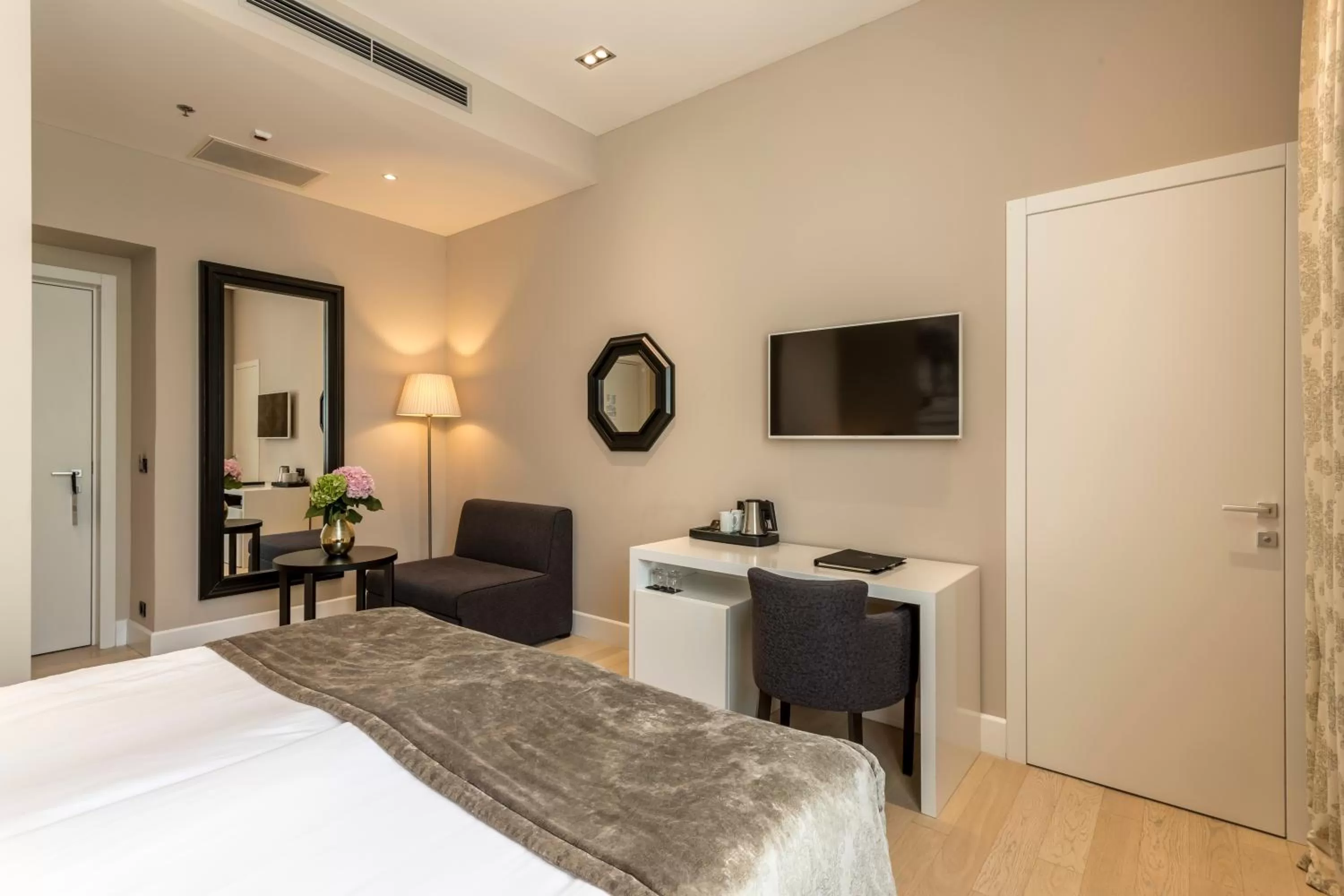 Bedroom, Bed in Cornaro Hotel