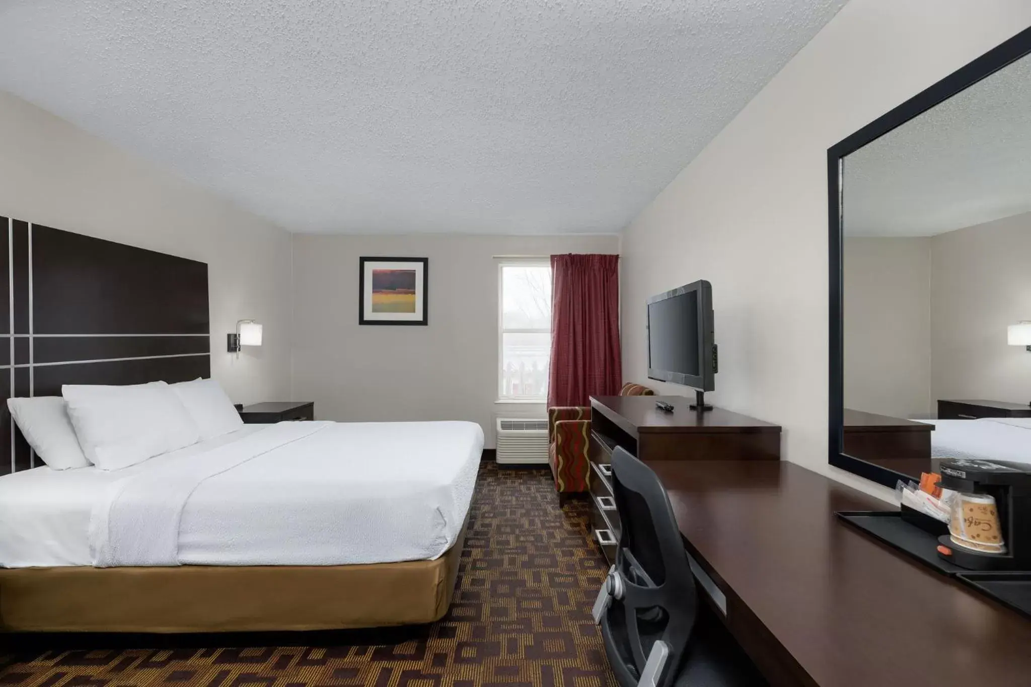 Bedroom, TV/Entertainment Center in SureStay Plus Hotel Chattanooga Hamilton Place by Best Western