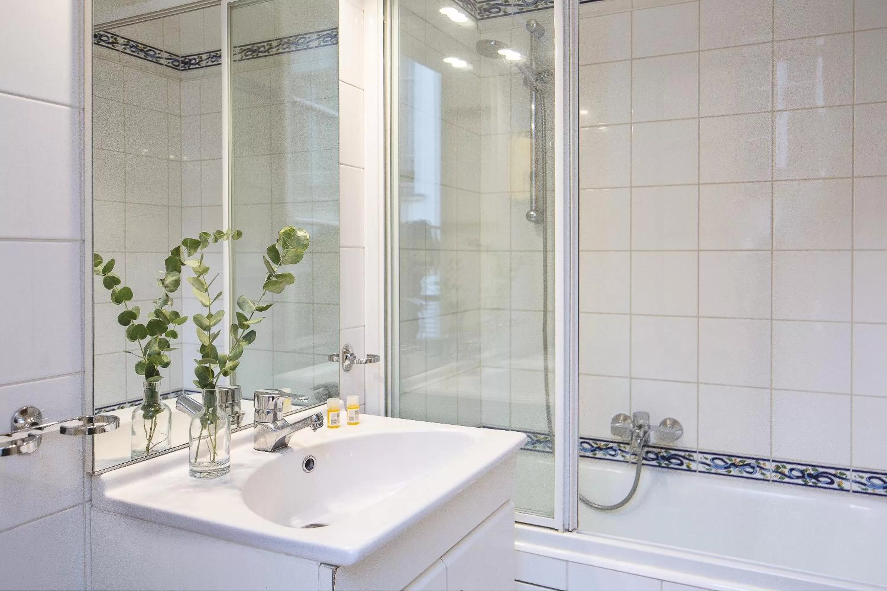 Bathroom in Hotel des Grandes Ecoles