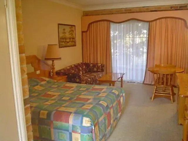 Photo of the whole room, Bed in Coachmans Rest Motor Lodge
