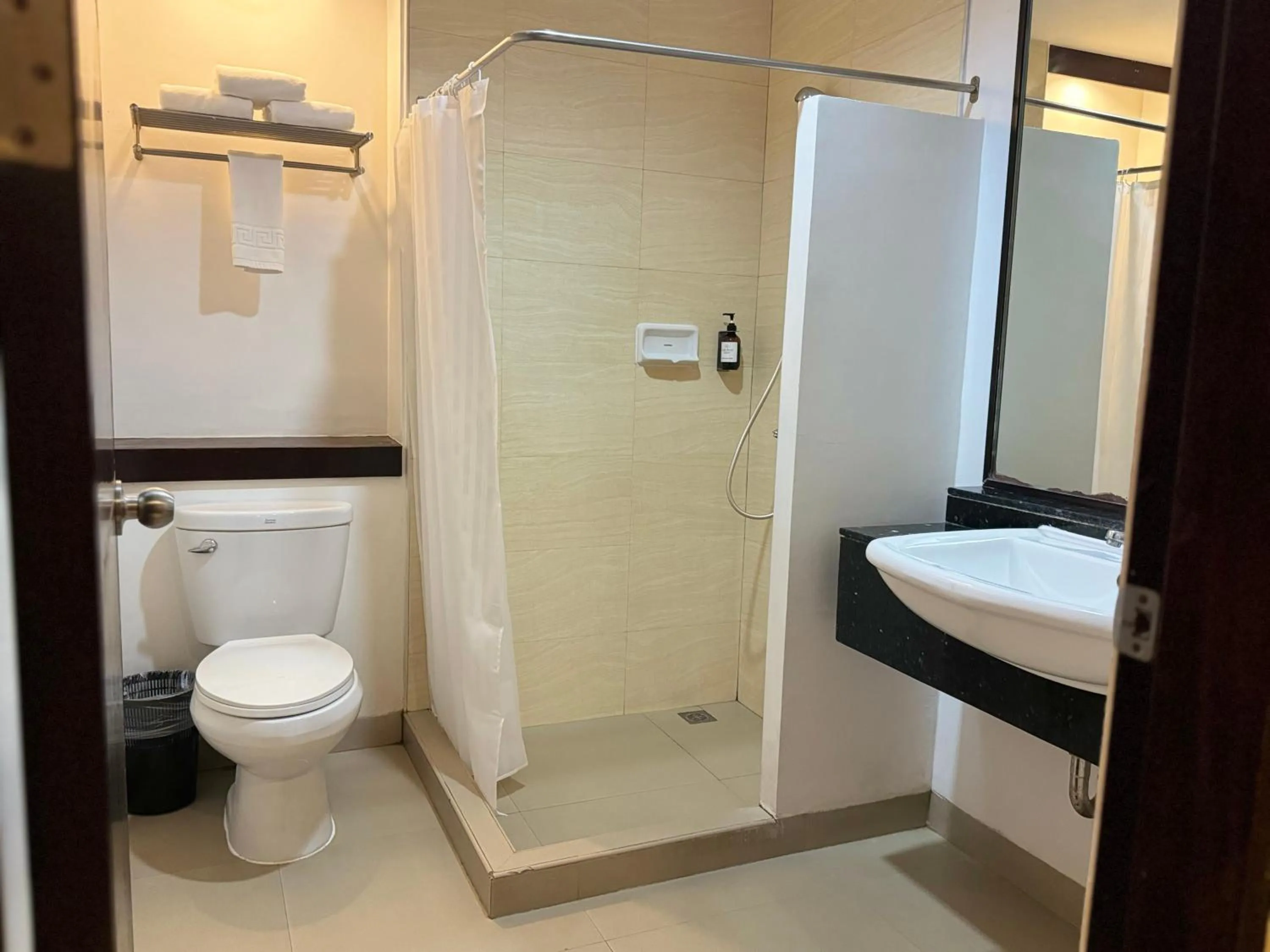 Shower in Circle Inn - Iloilo City Center