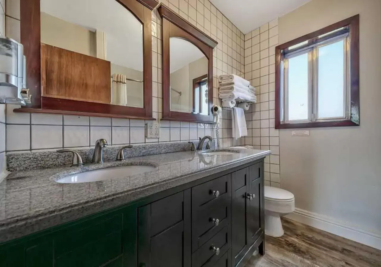 Bathroom in Walker River Lodge