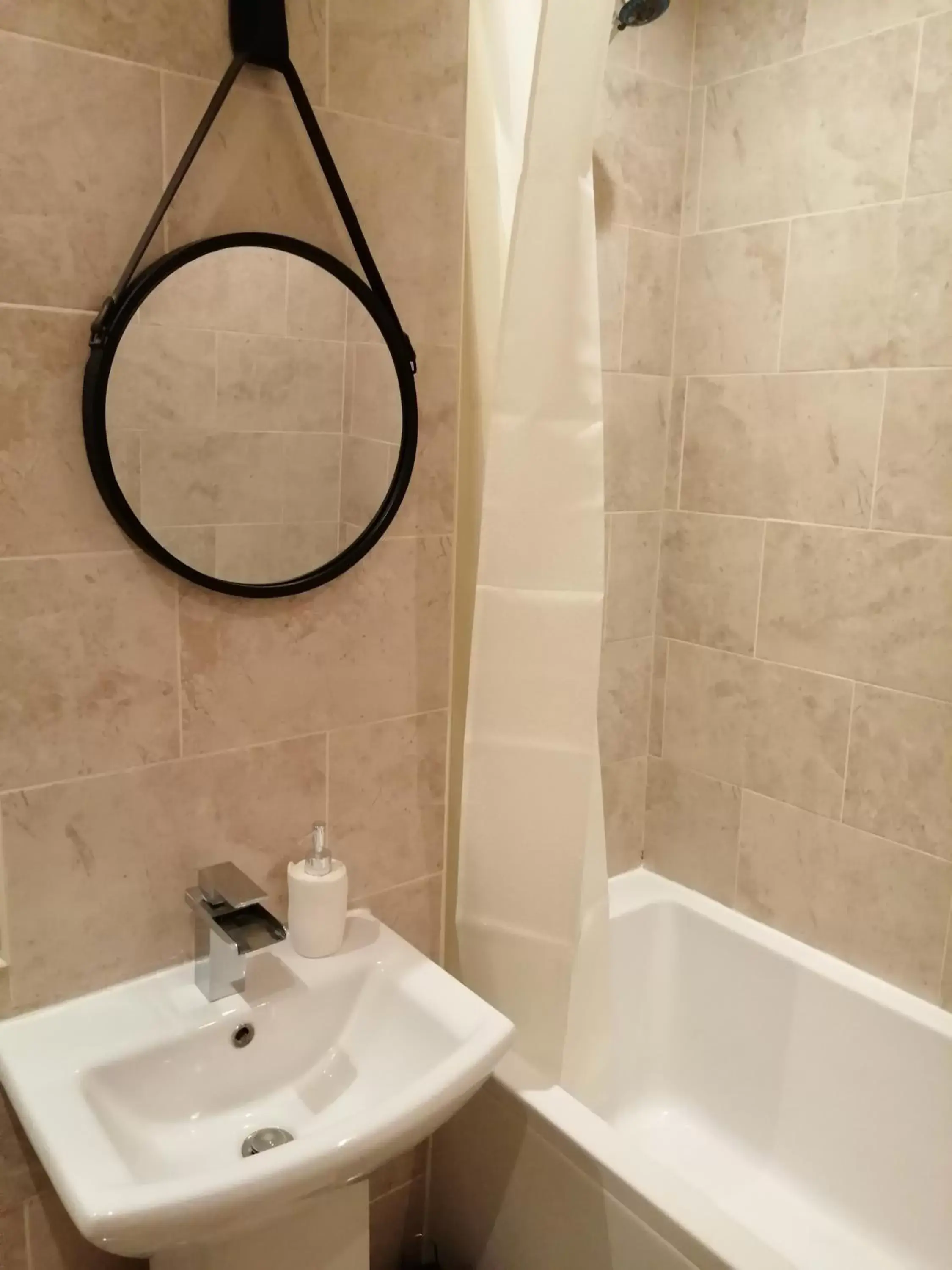 Bathroom in 59 Halstead - Gorgeous single bedroom with private bathroom