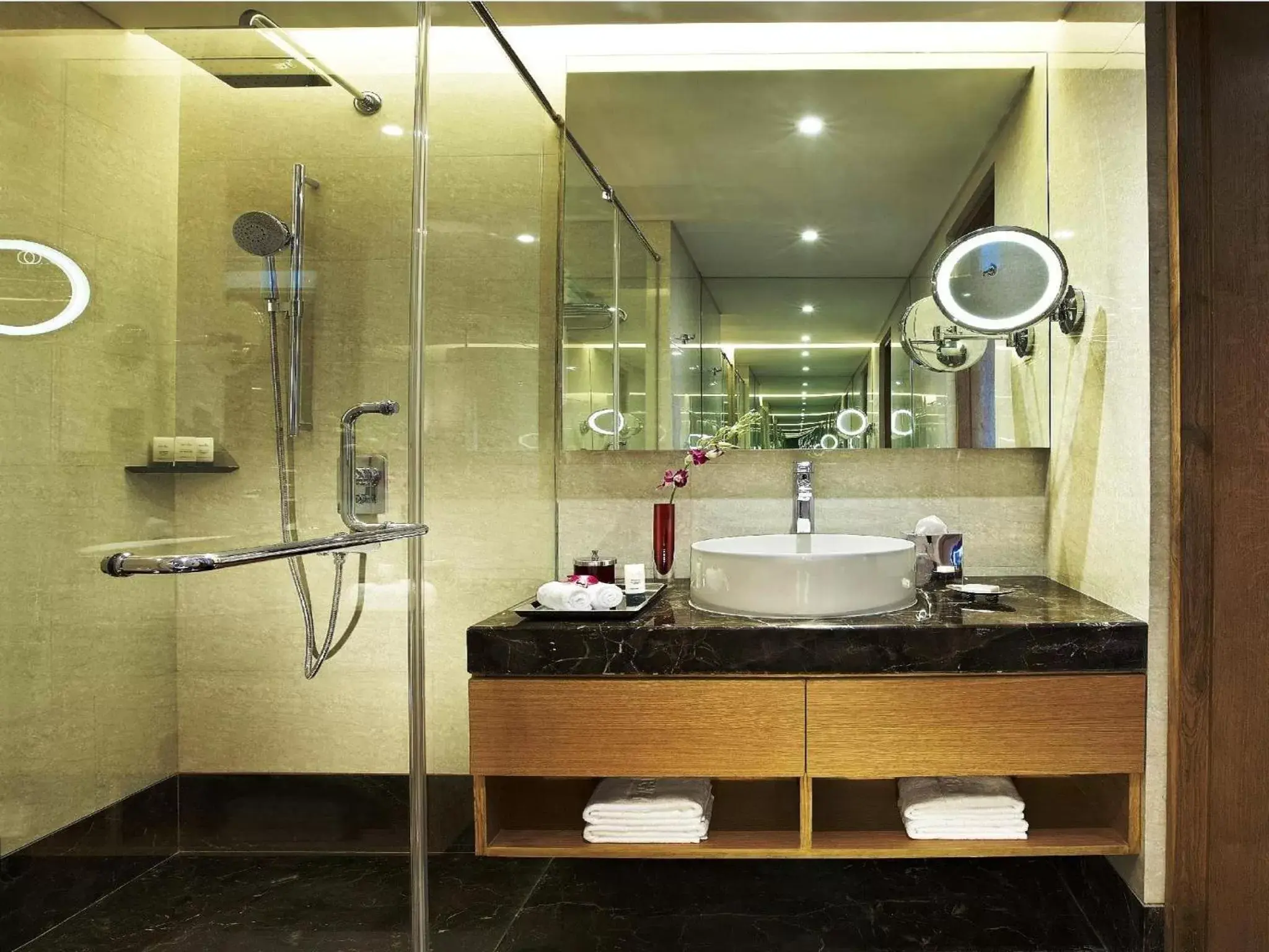 Bathroom in Vivanta Chennai IT Expressway OMR