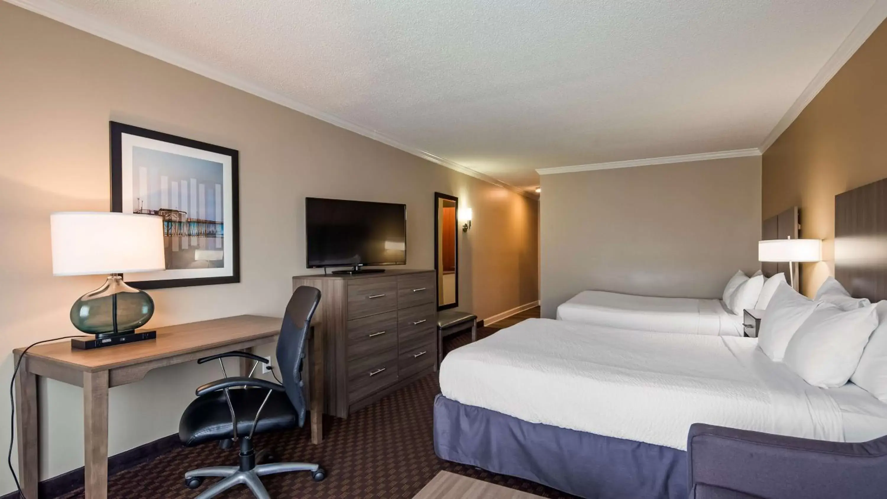 Photo of the whole room, Bed in Best Western Ocean City Hotel and Suites