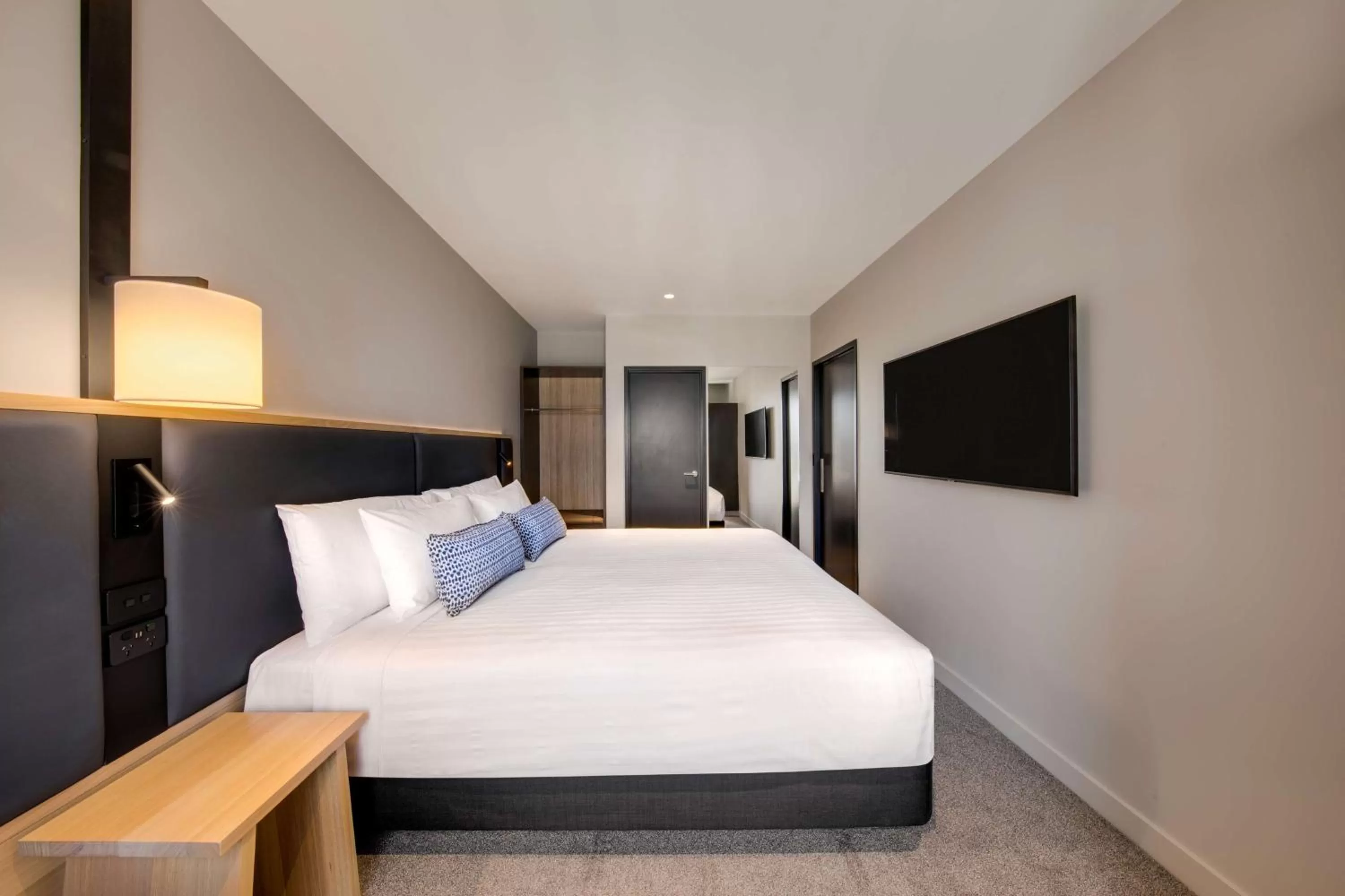 TV and multimedia, Bed in Vibe Hotel Hobart