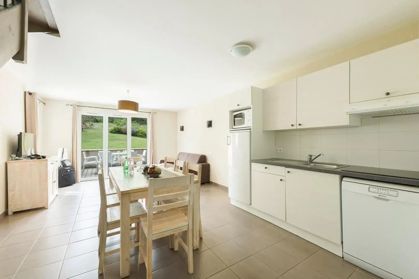 Kitchen or kitchenette, Dining Area in Garden & City Mont-Ventoux Malaucène