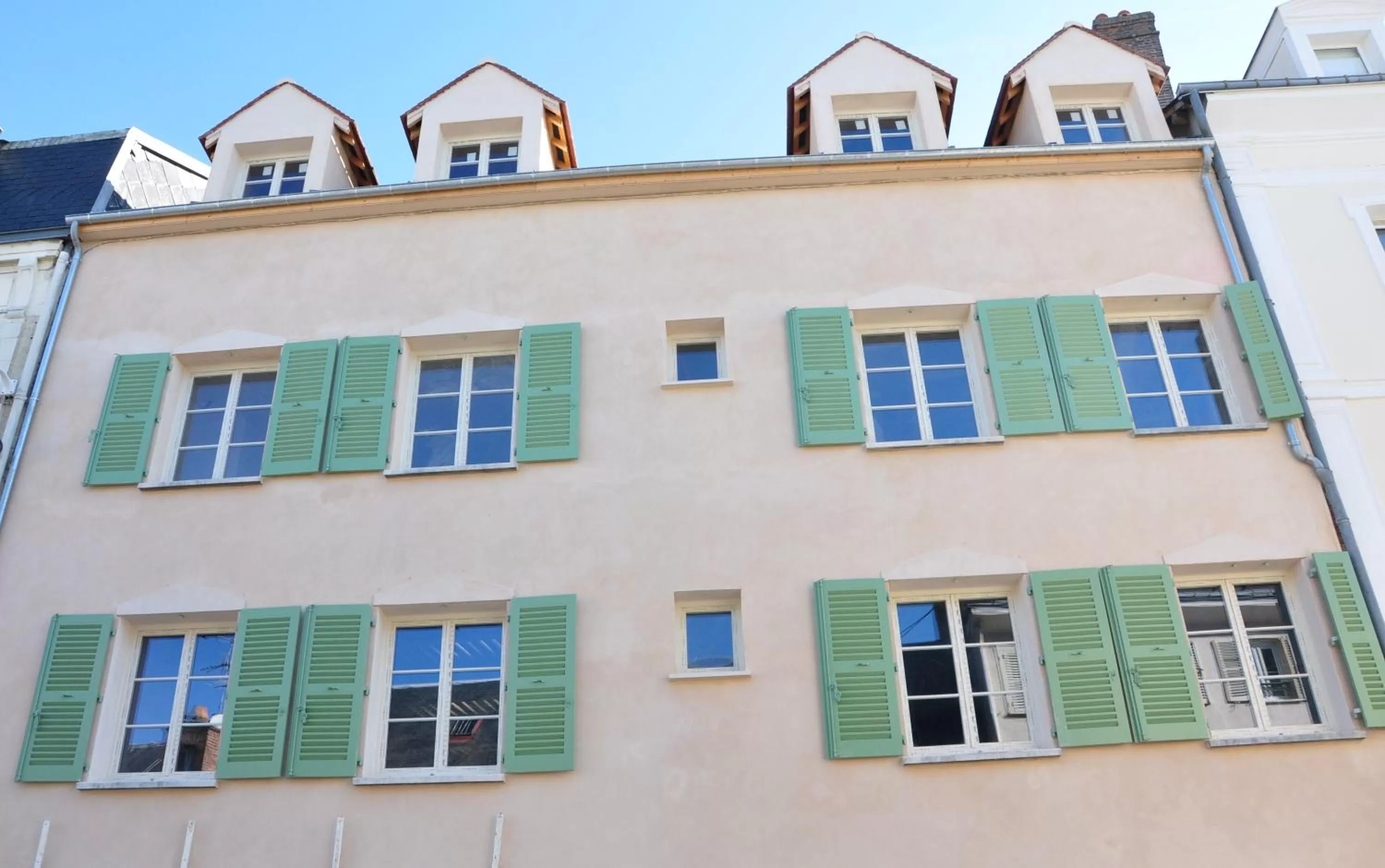 Property building in Appart'Hotel Saint-Michel