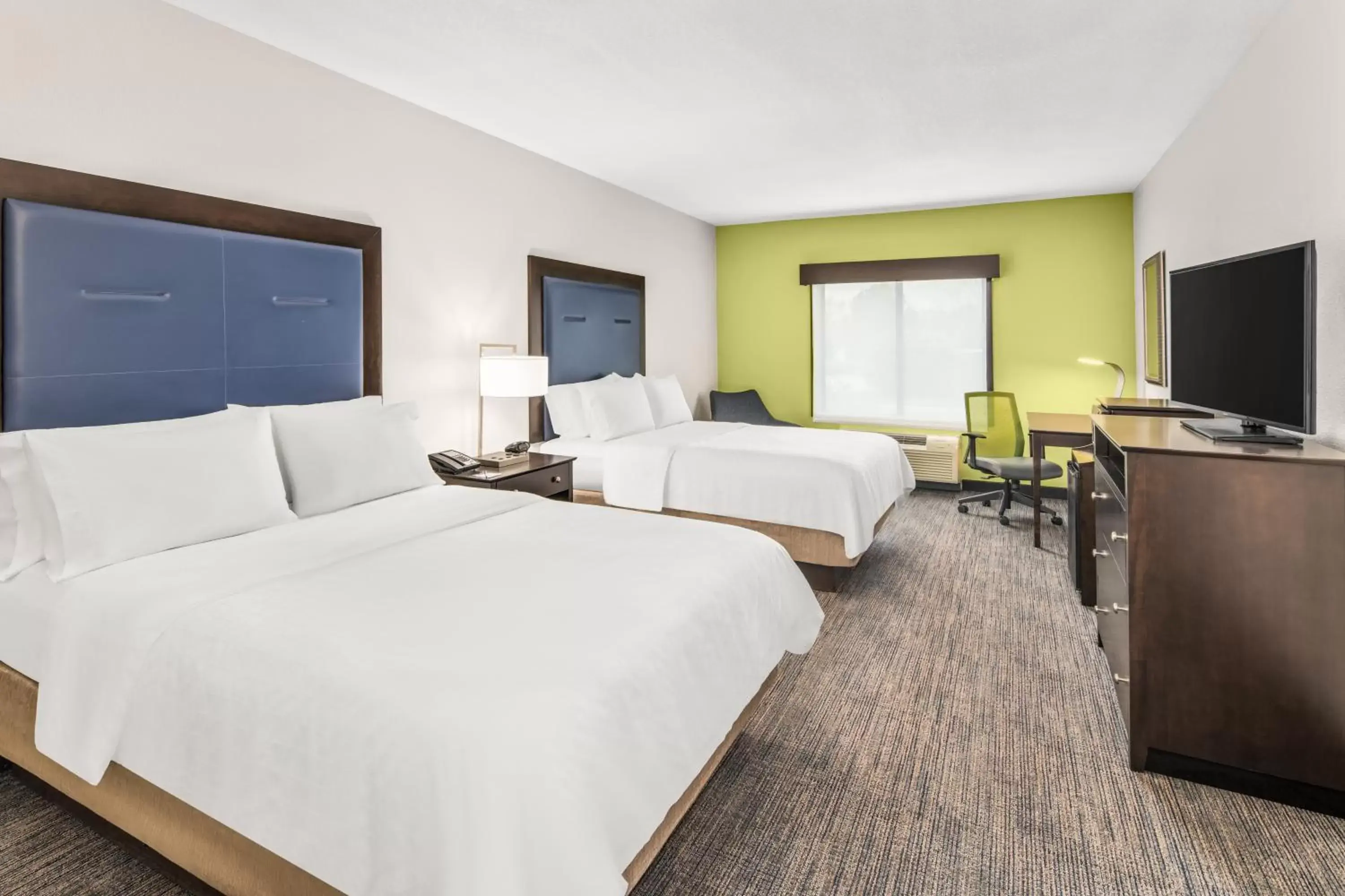 Bedroom in Holiday Inn Express & Suites Wilmington-Newark, an IHG Hotel