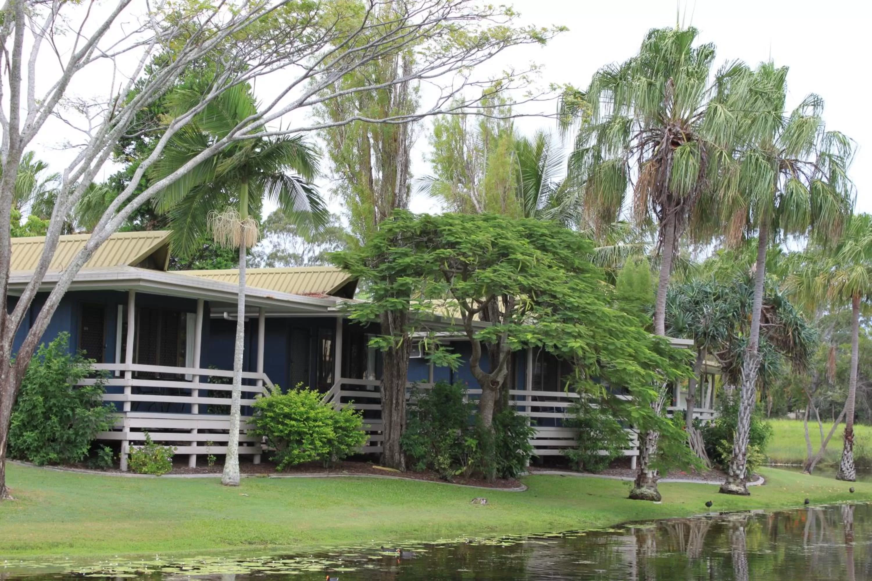 Facade/entrance in Sanctuary Lakes Fauna Retreat