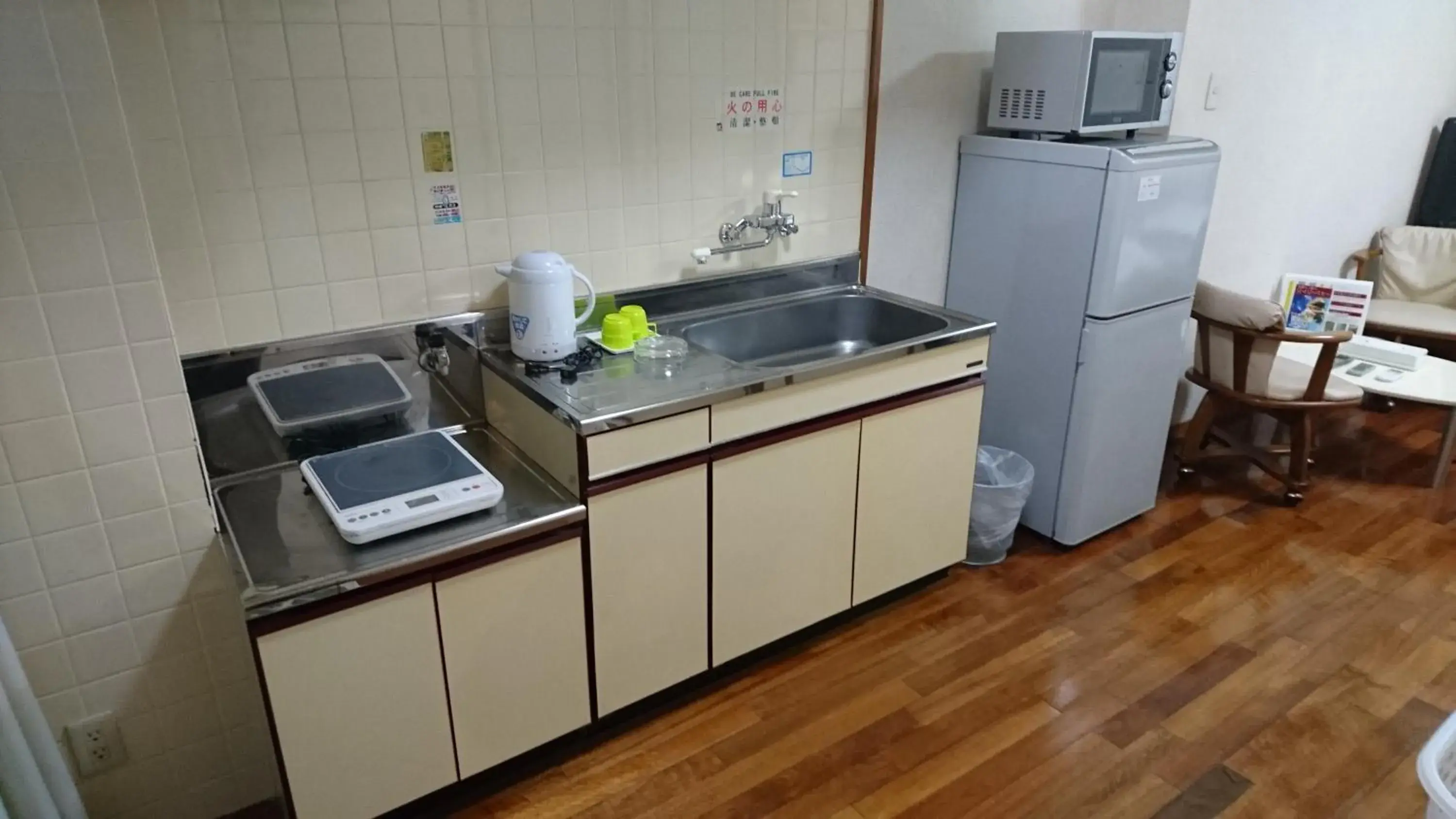 Kitchen/Kitchenette in Kokusai Towns Inn