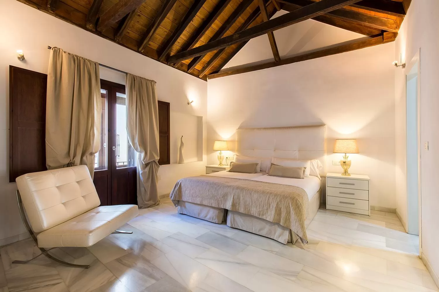 Bedroom, Bed in tuGuest Elvira Suites