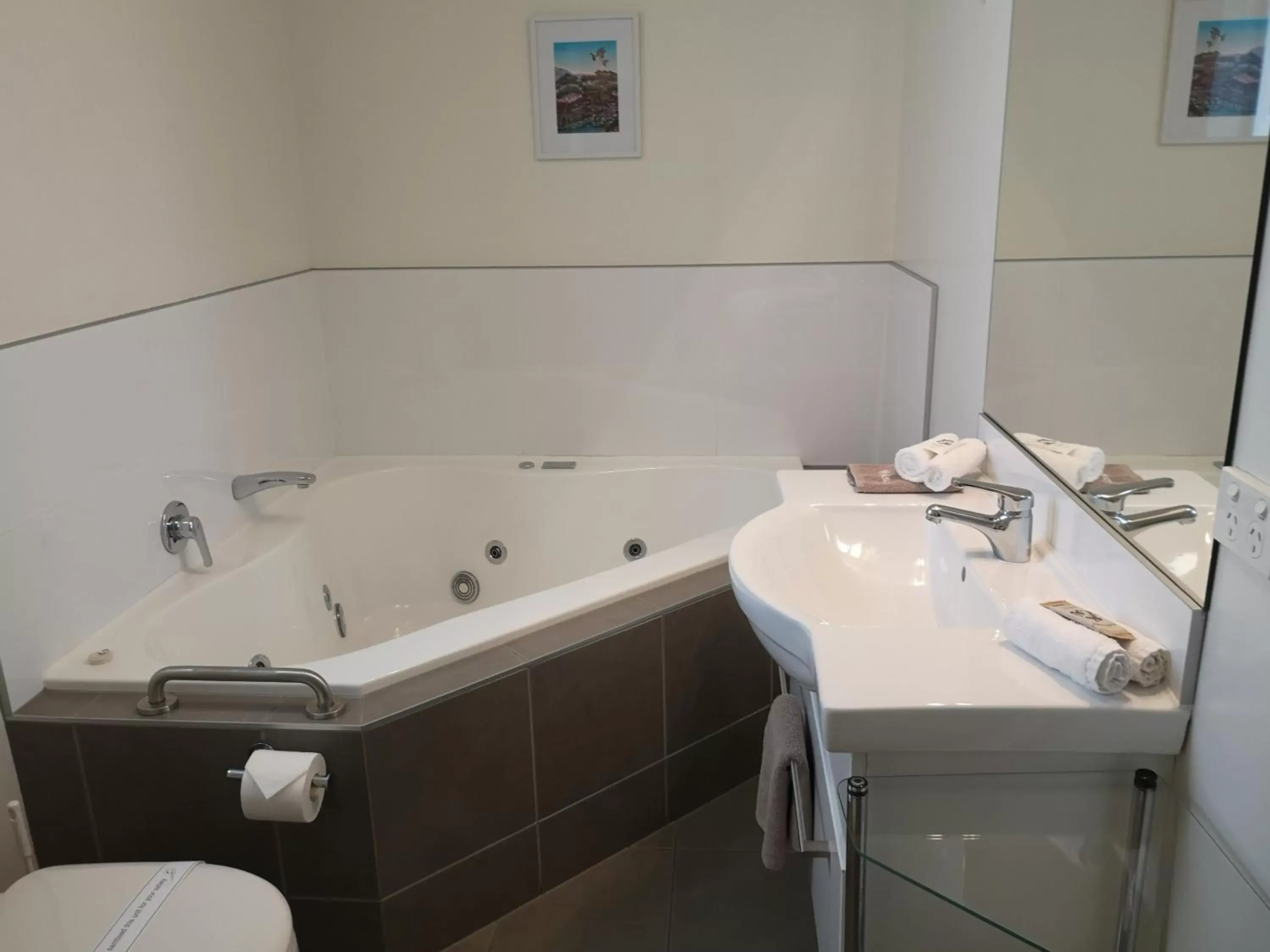 Bath, Bathroom in Airport Palms Motel