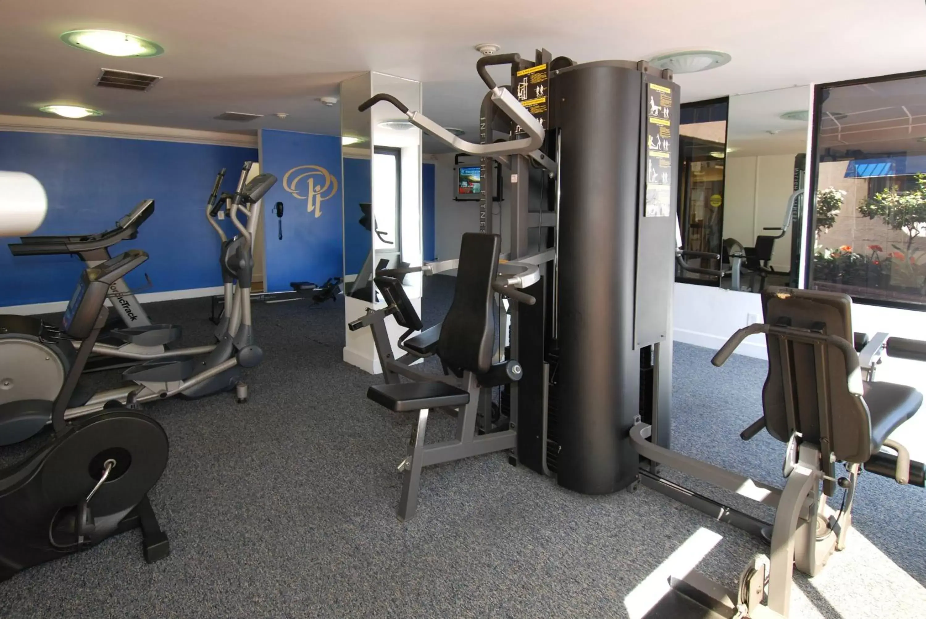 Fitness centre/facilities, Fitness Center/Facilities in Oakland Airport Executive Hotel