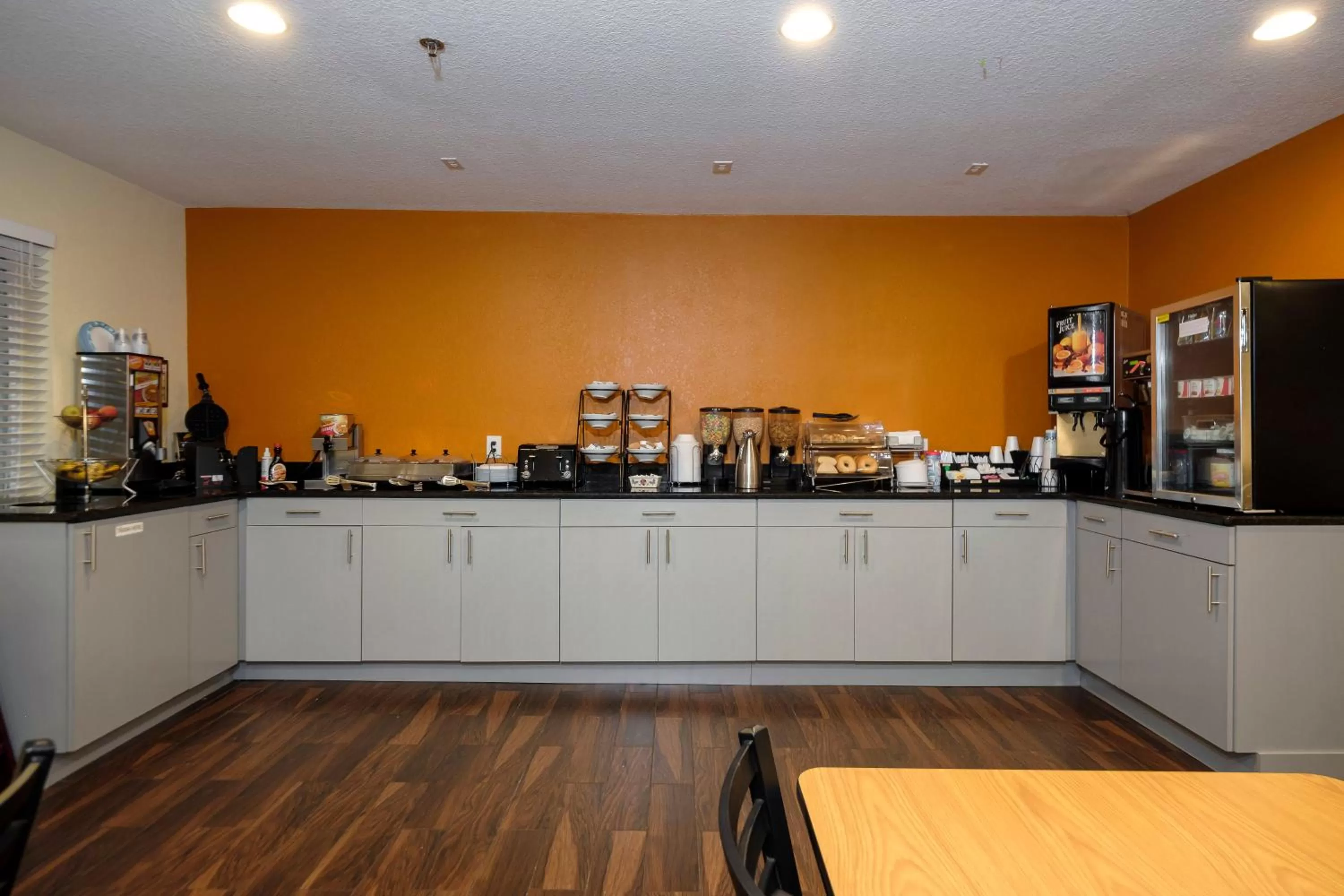 Buffet breakfast in Red Roof Inn Osage Beach - Lake of the Ozarks