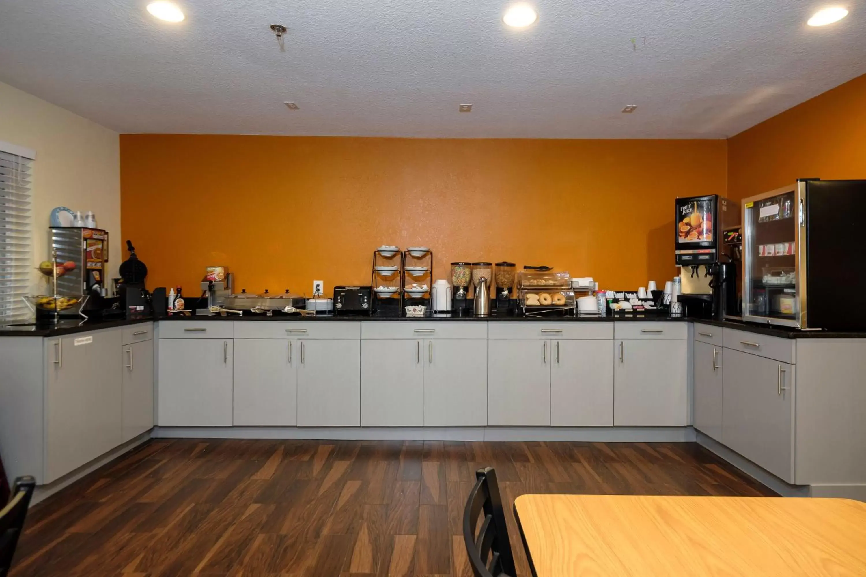 Buffet breakfast in Red Roof Inn Osage Beach - Lake of the Ozarks Buffet breakfast in Red Roof Inn Osage Beach - Lake of the Ozarks