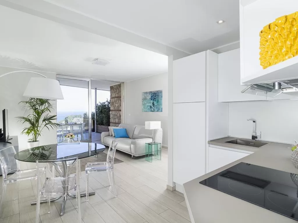 TV and multimedia in Isola Bella Infinity Suites