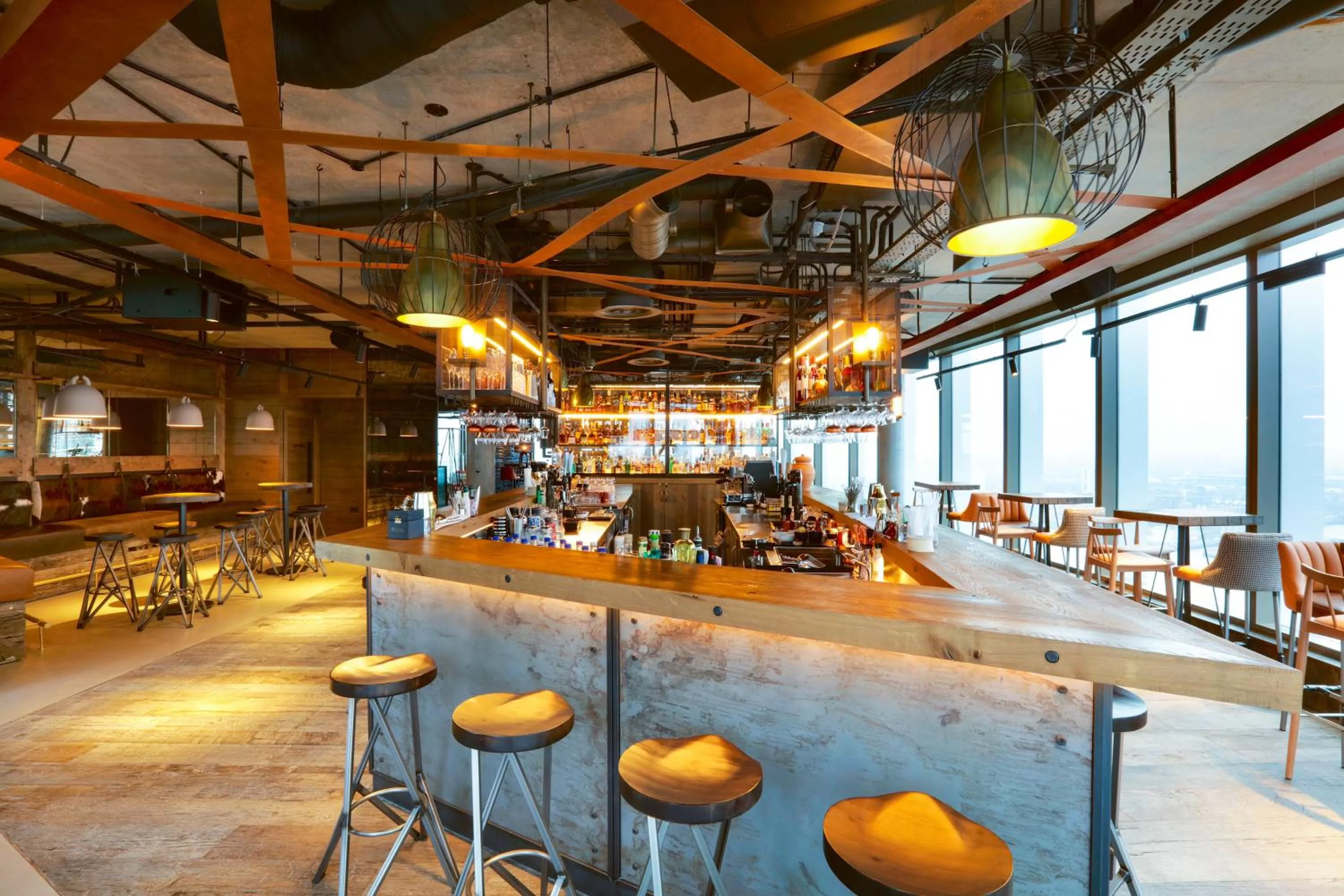 Lounge or bar in Novotel London Canary Wharf