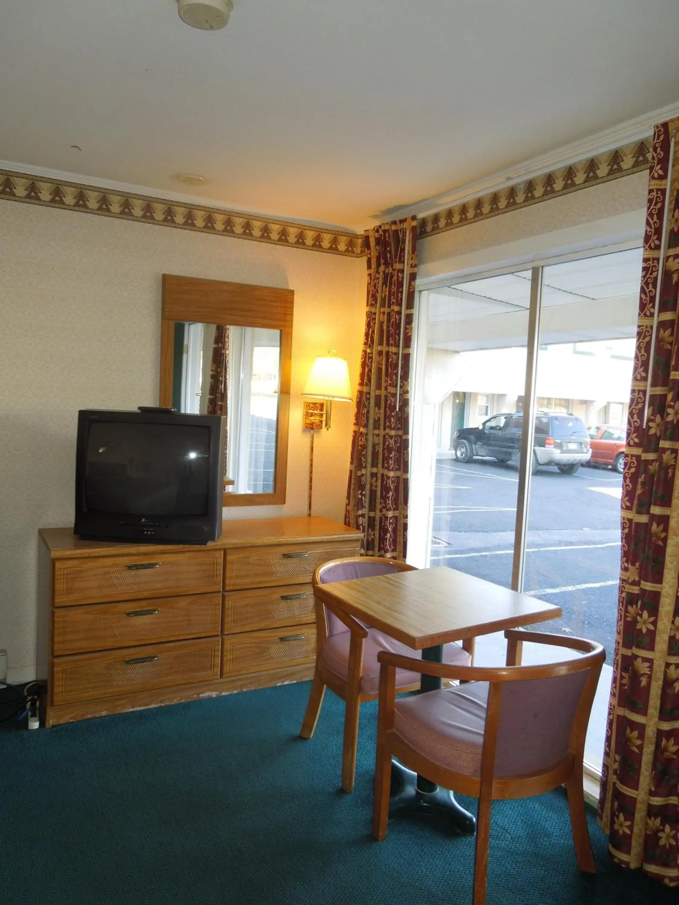 TV and multimedia, TV/Entertainment Center in Value Inn