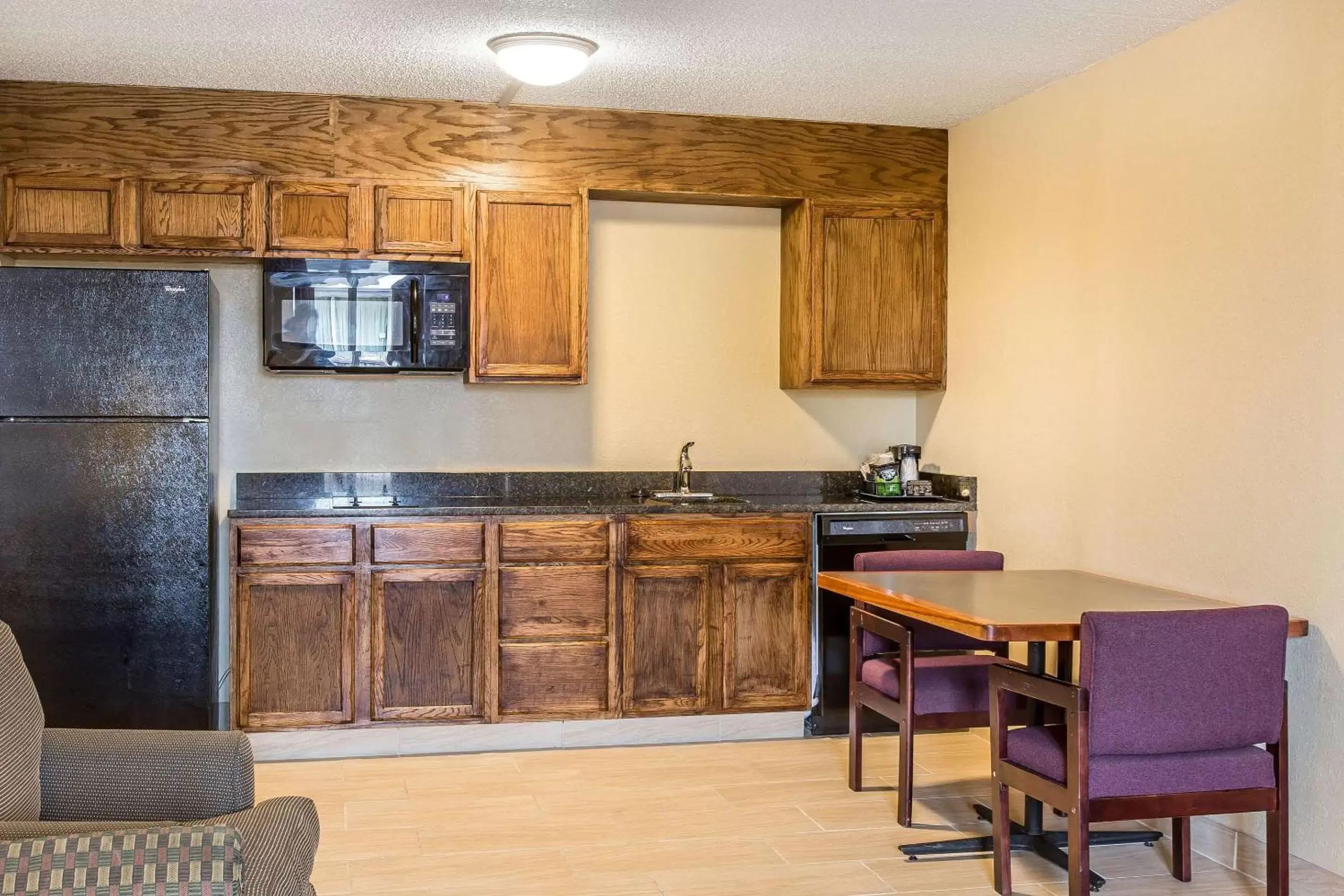 Photo of the whole room, Kitchen/Kitchenette in Quality Inn Easley